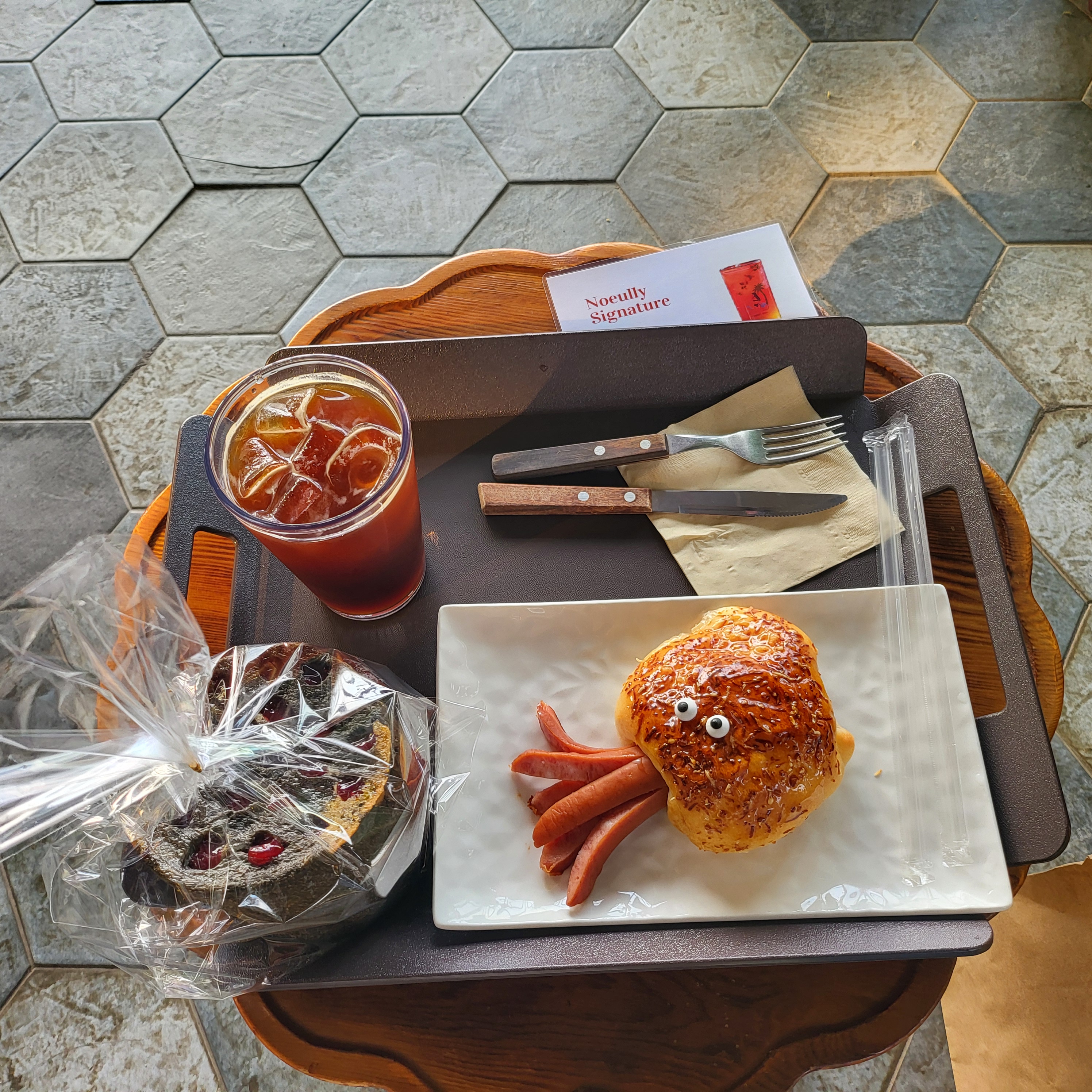 쾌적하고 넓고 편안한 분위기..누워서  맛난 연탄빵이랑 커피한잔~~ 어때요???  ㅋ - 제주 맛집 노을리