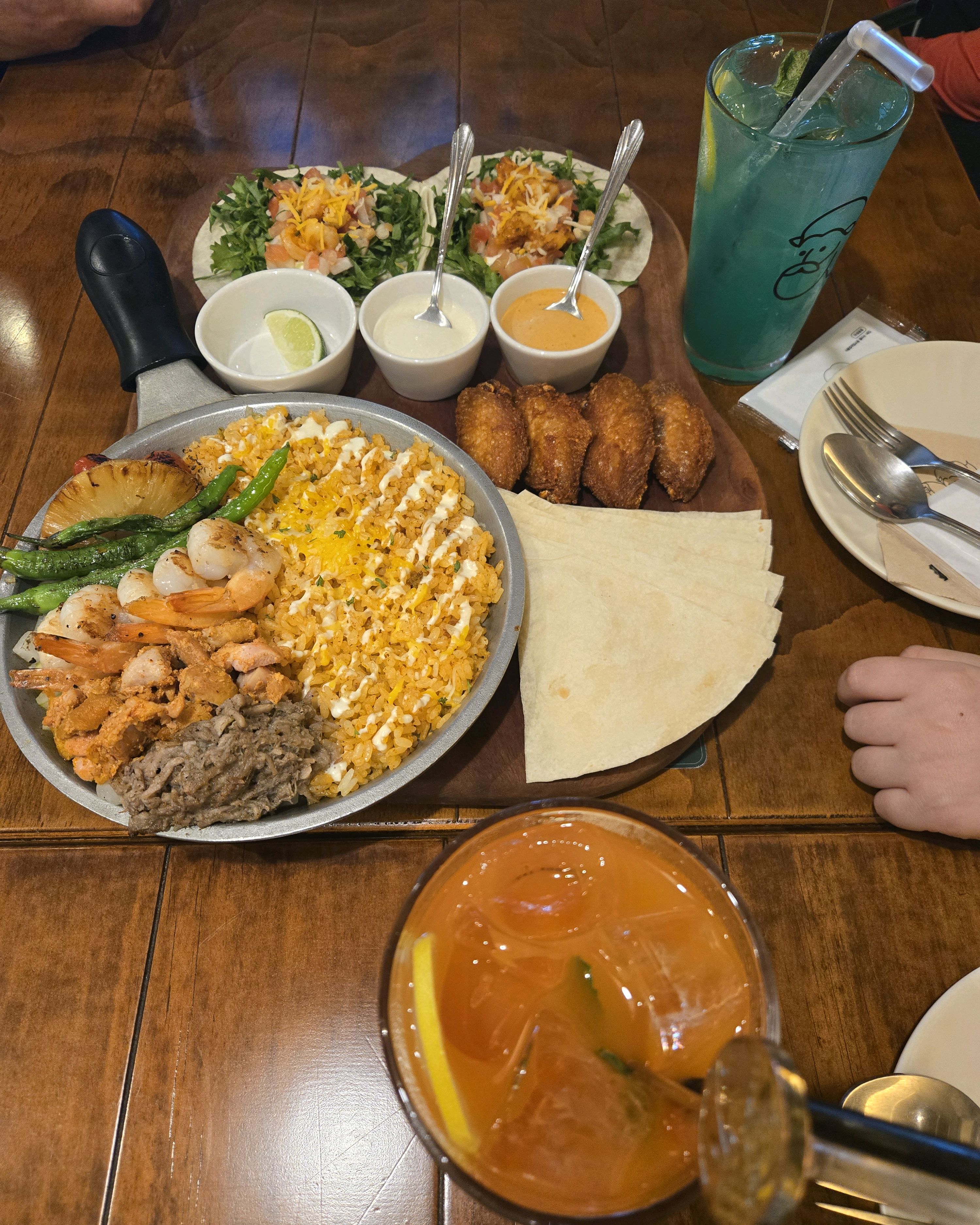 오랜만에 멕시칸 음식 먹으러 왔는데 오랜만에 또띠아랑 타코 넘맛있었어요~ 부오님도 만족요