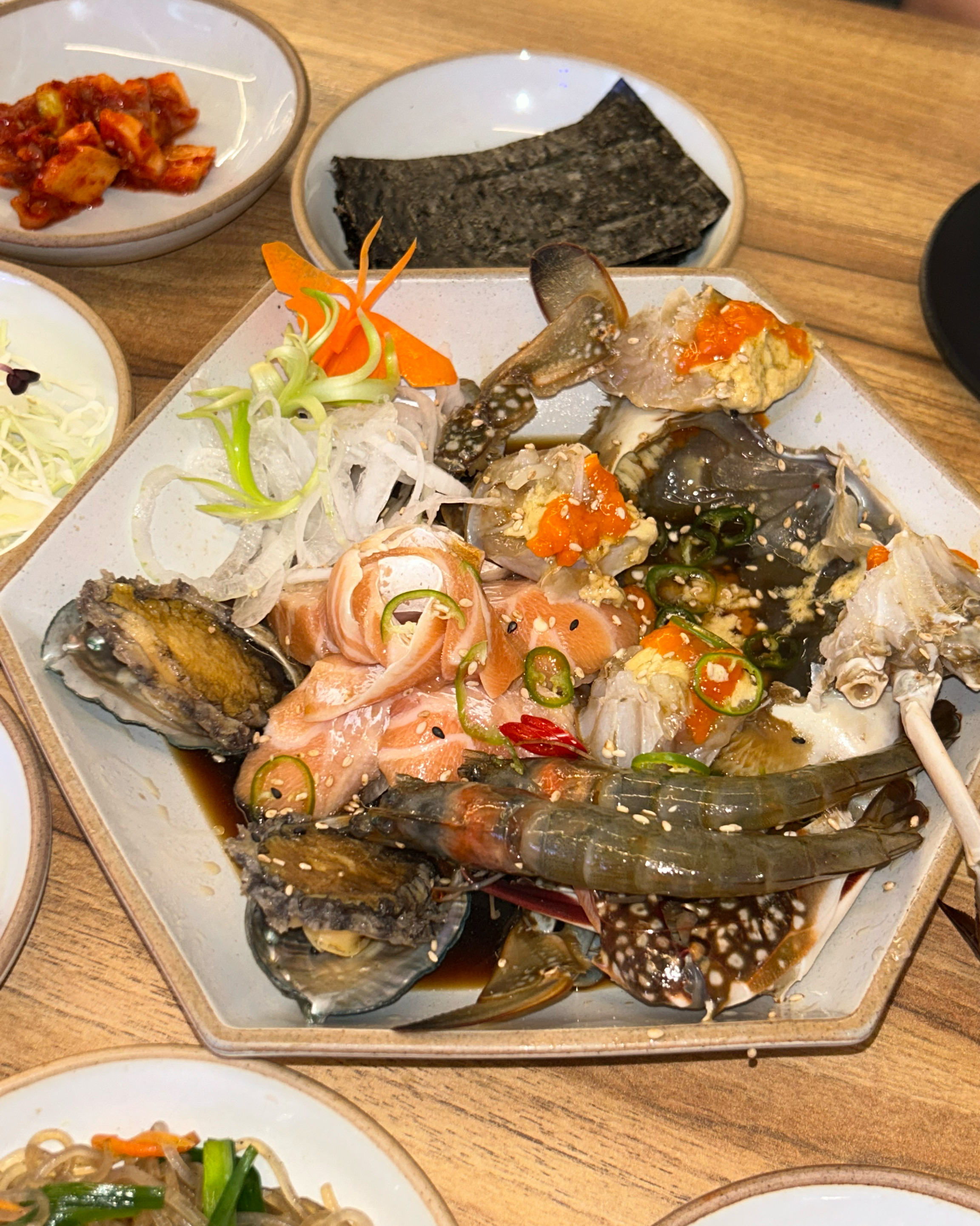 부모님이랑 방문해 스페셜모듬으로 먹었는데 너무 맛있고 다들 친절하셔서 기분이 좋았어요! 간