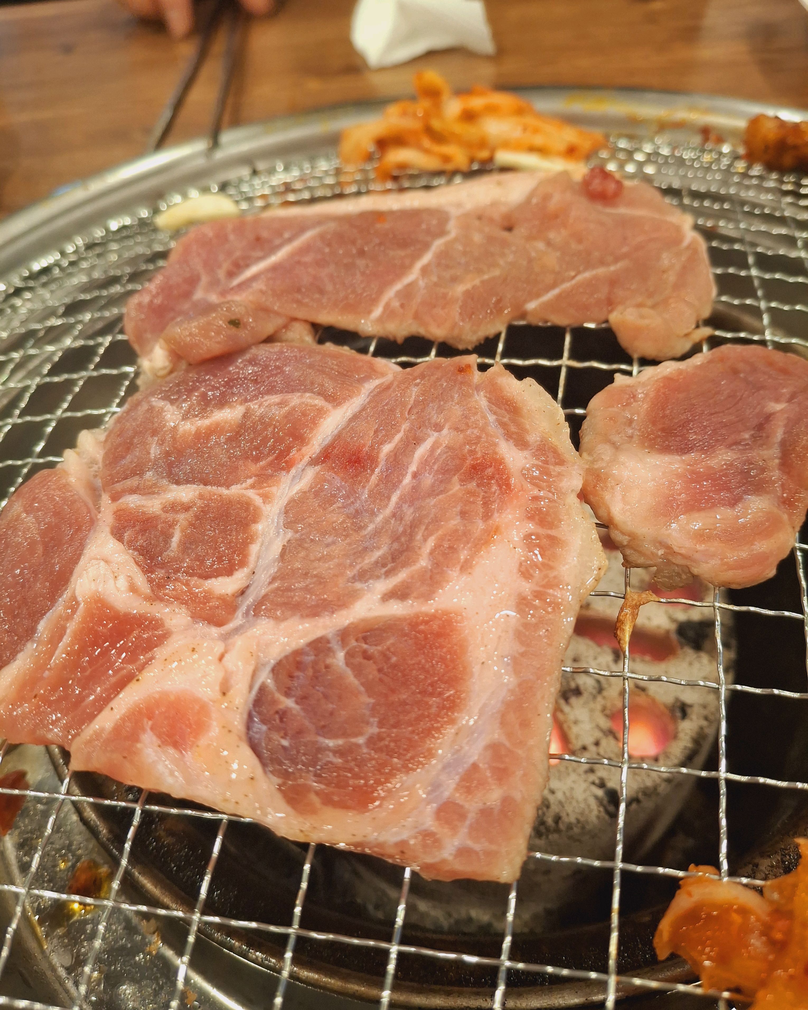 가성비 괜찮은 무한리필 가게입니다. 다만 이름에 갈비가 들어가지만 사실 우리가 보통 생각하