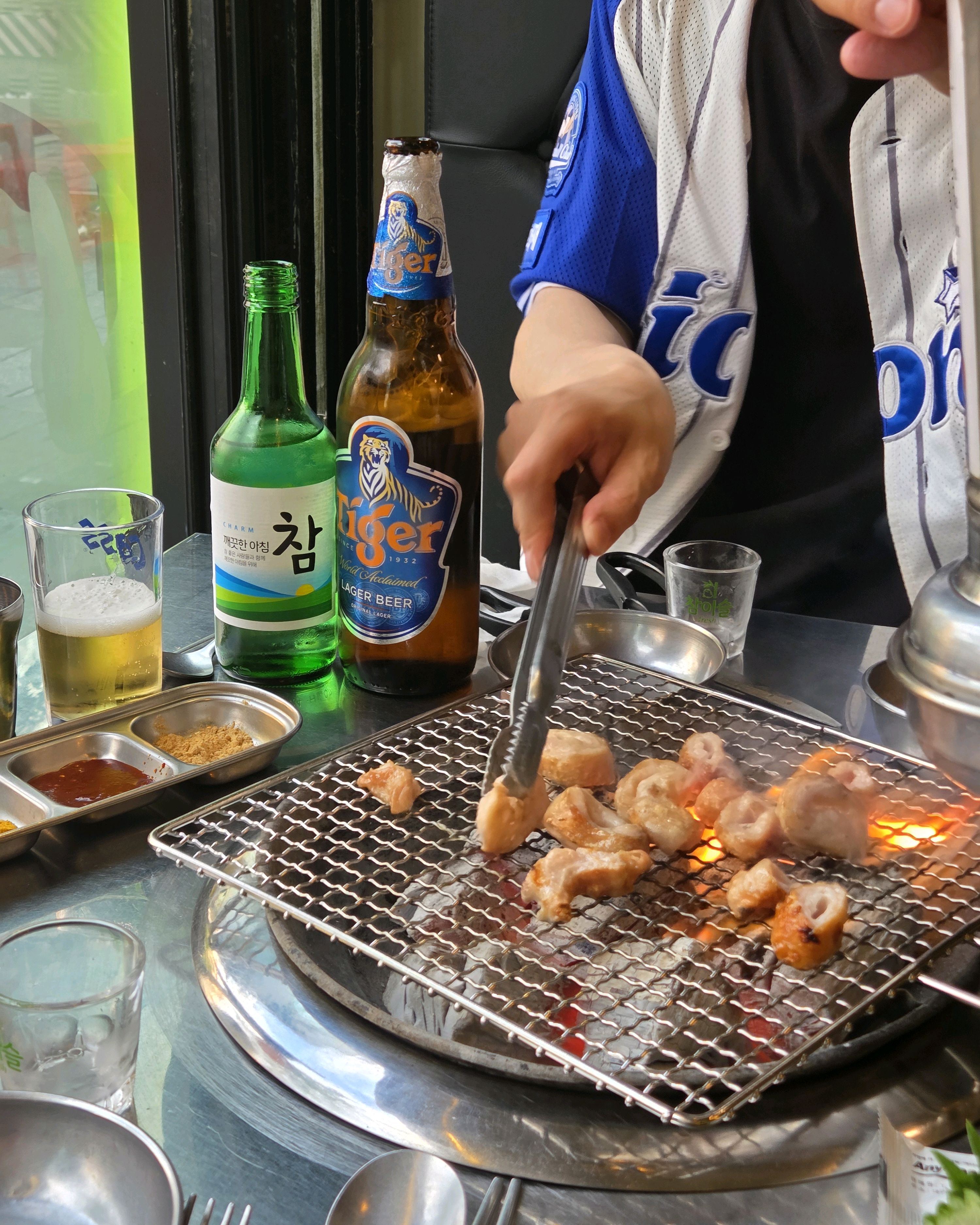 서미스로 주시는 납작만두와 된장찌개 까지 넘 맛잇게 잘 먹엇습니다!! 막창은 말할것도 없구