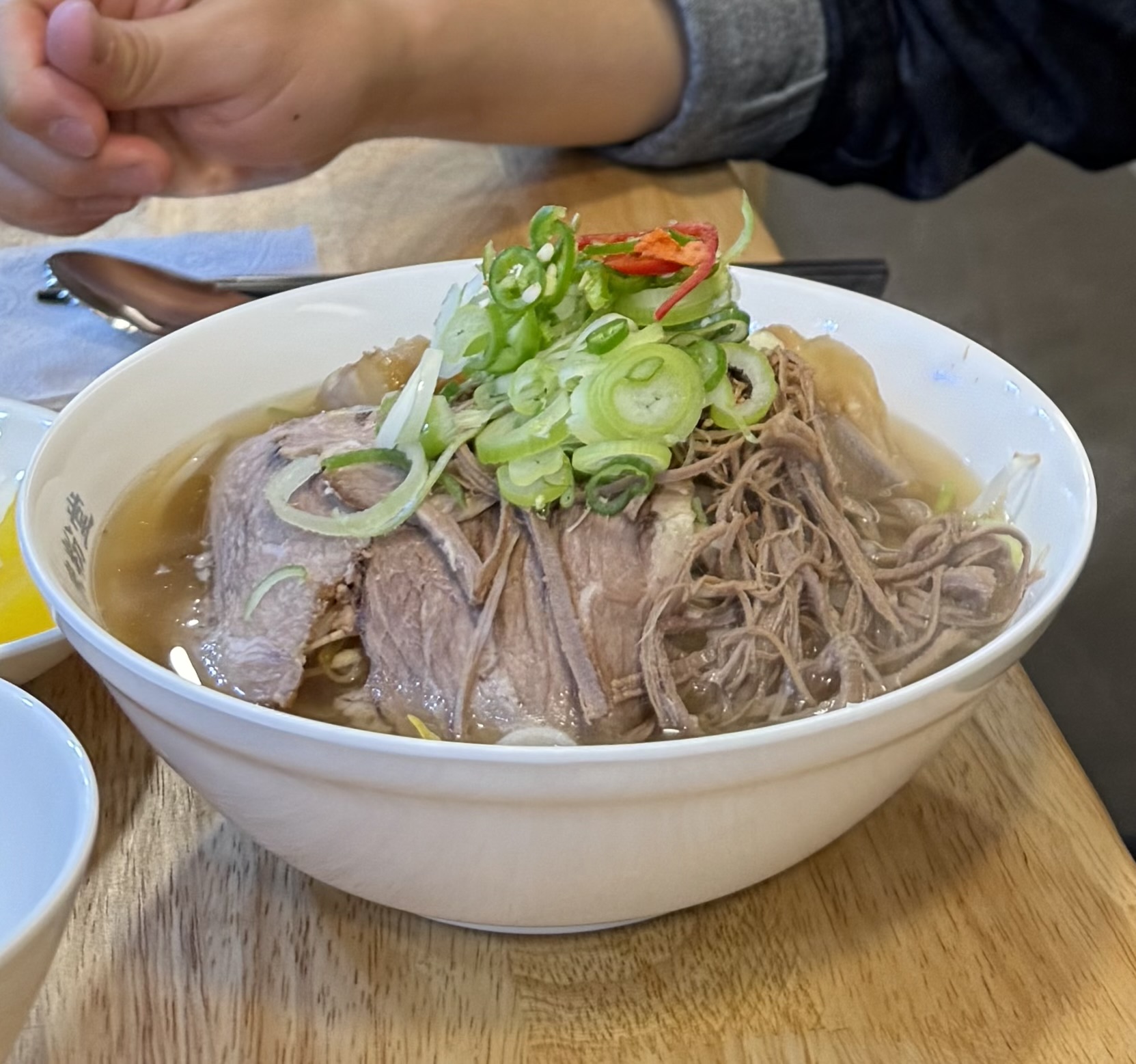 오픈하고 주말 저녁8시30분쯤 방문했는데 사람이 많았어요!! 깔끔한 맛이고 금방 나와서 간
