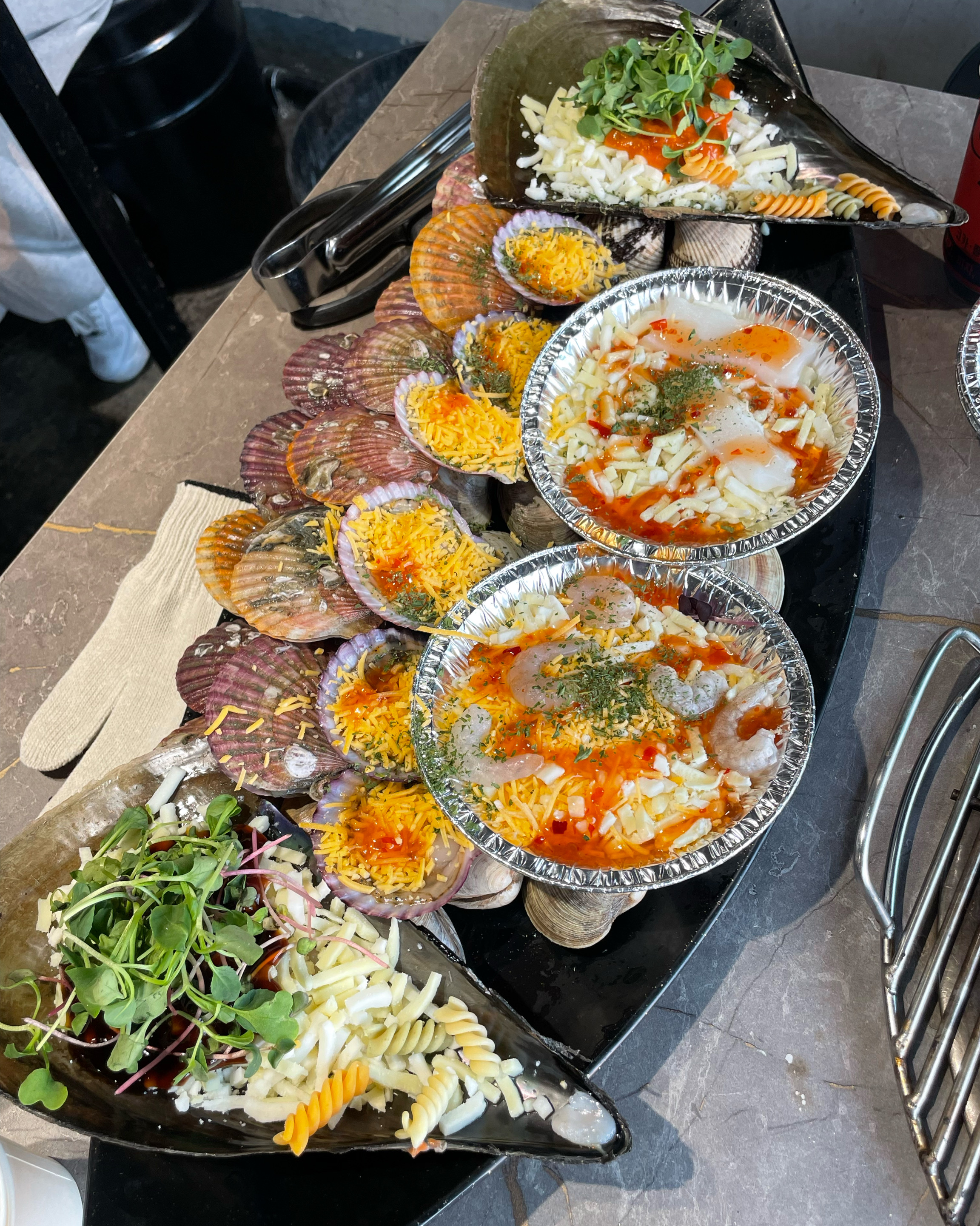 조개구이 보기에도 이쁘고 너무 맛있어용!! 무한리필인데 질도 좋고 직원분들도 친절하셔서 너
