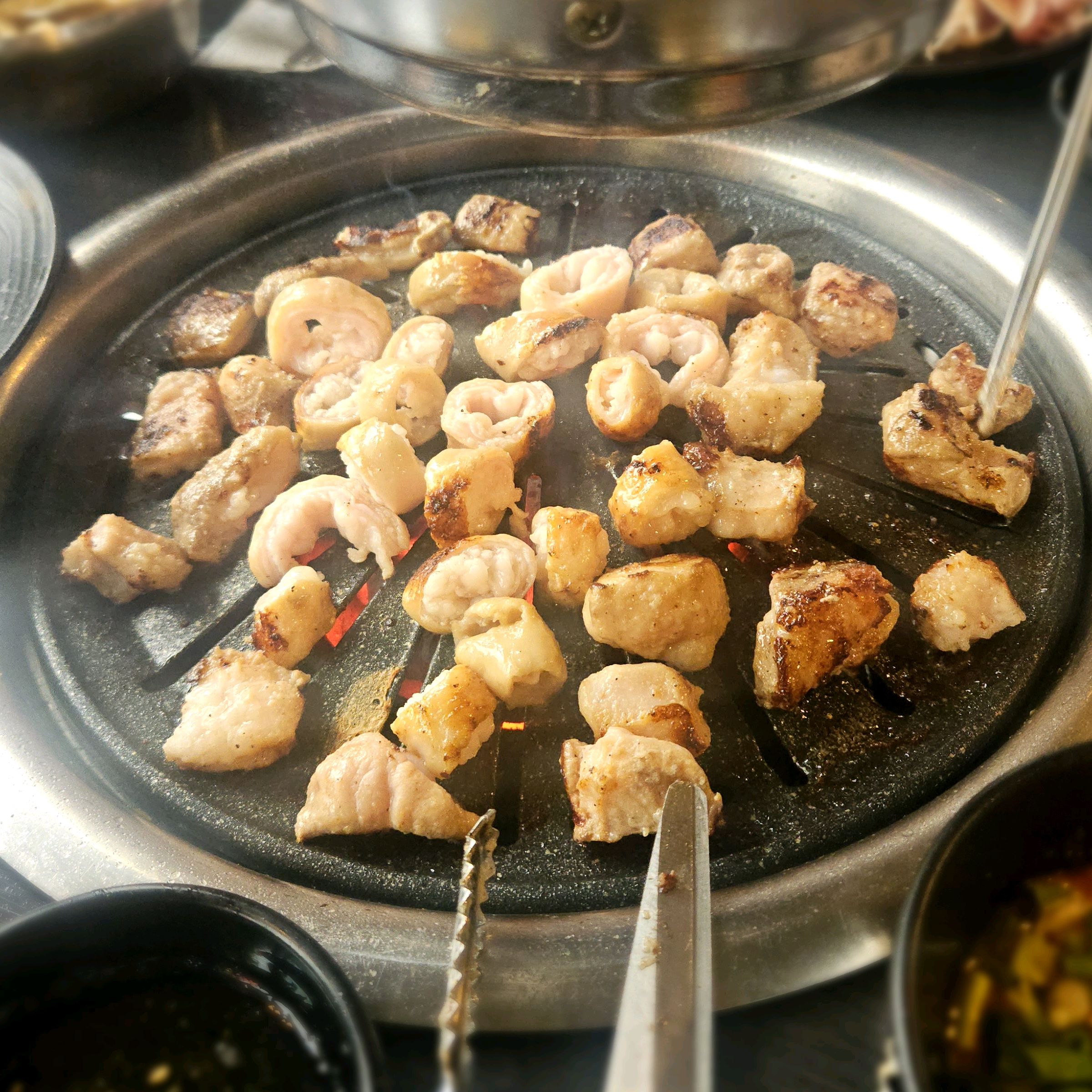 대구 여행 중에 추천받아서 간 집이었는데 진짜 과식을 부를 정도로 맛있었습니다!!!!! - 대구 맛집 대구아리조나막창 수성못 본점