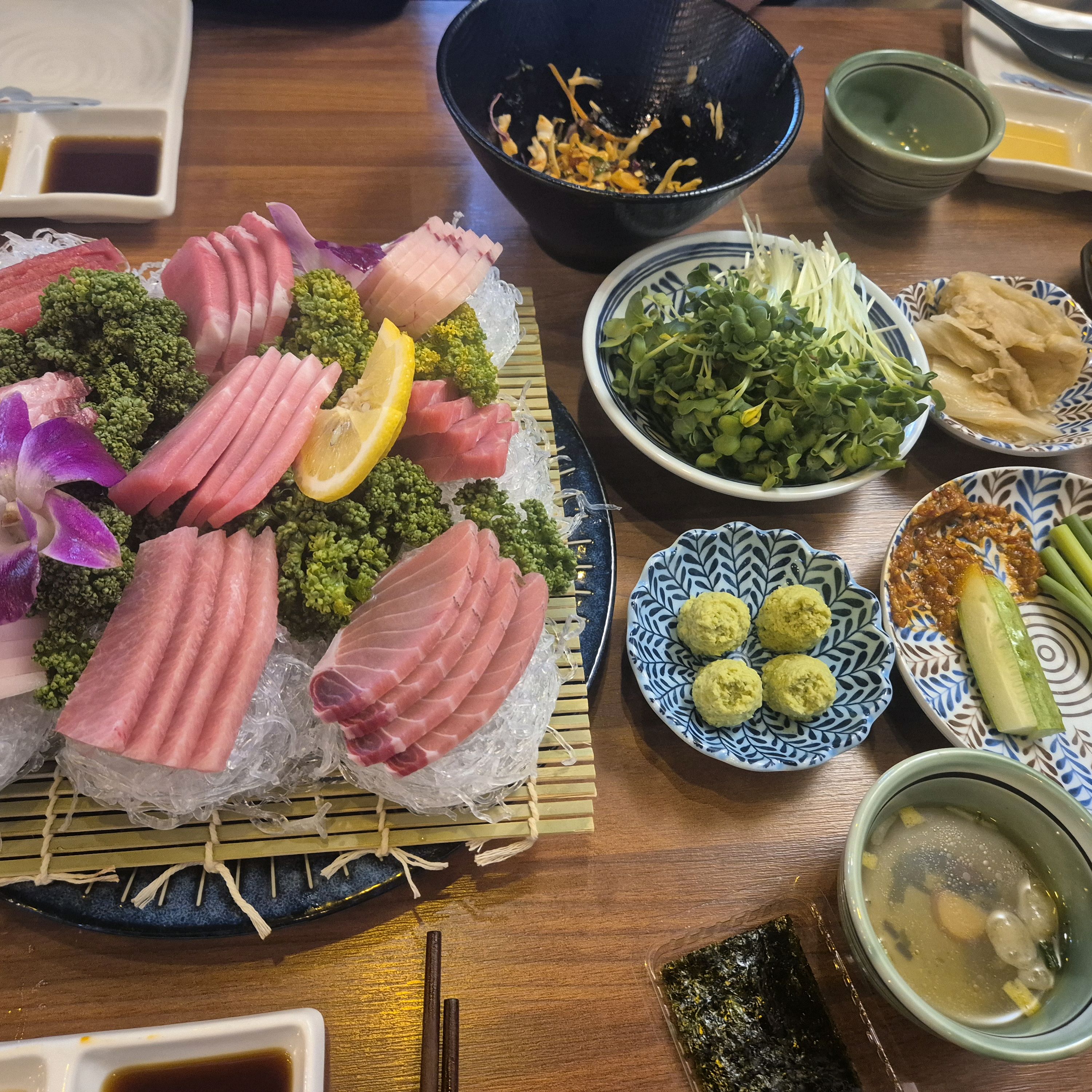 검색을 통해 리뷰가 좋아서 예약 후 아이들과 방문했는데 음식도 맛있고 매장분위기도 특색있고