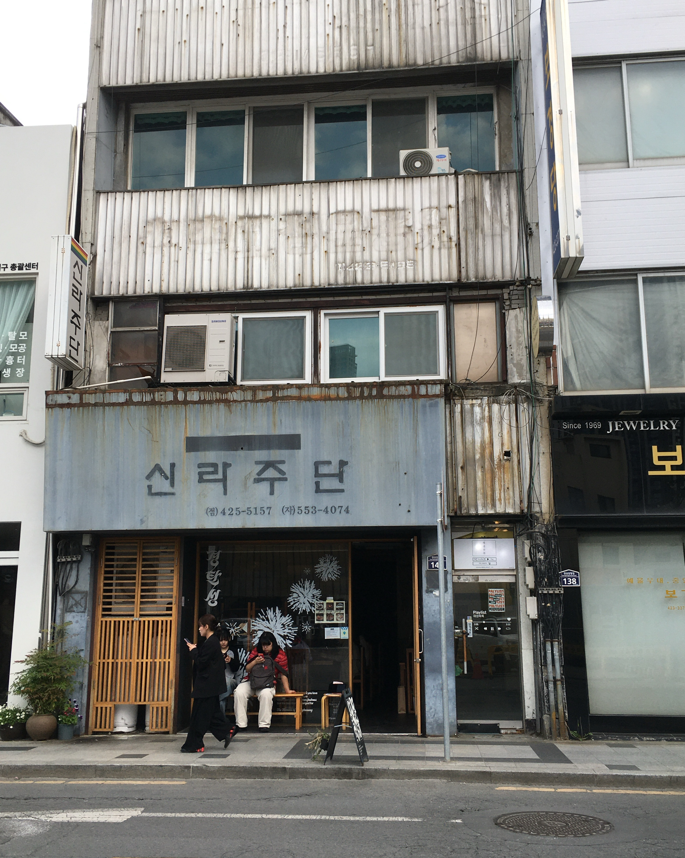 단호박 스프 엄청 부드럽고 맛있어요!! 아니야 그냥 다 맛나요 ㅠㅡㅠ♡  메밀면이랑 새우 