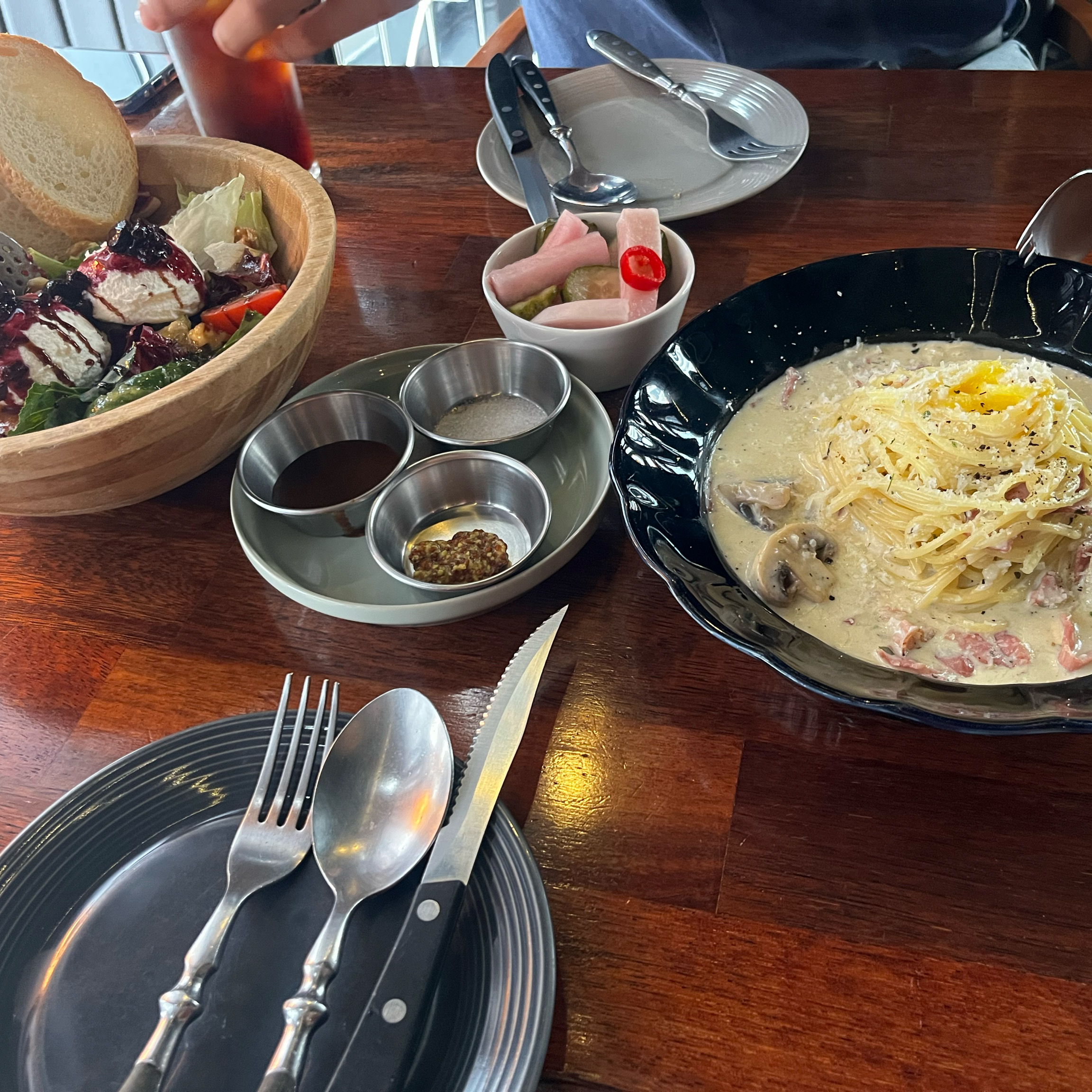 더몰트 다녀왔어용 치즈 추가해서 스테이크 먹었는데 너무 맛있어요 ㅠㅜ 치즈 좋아하시는 분들