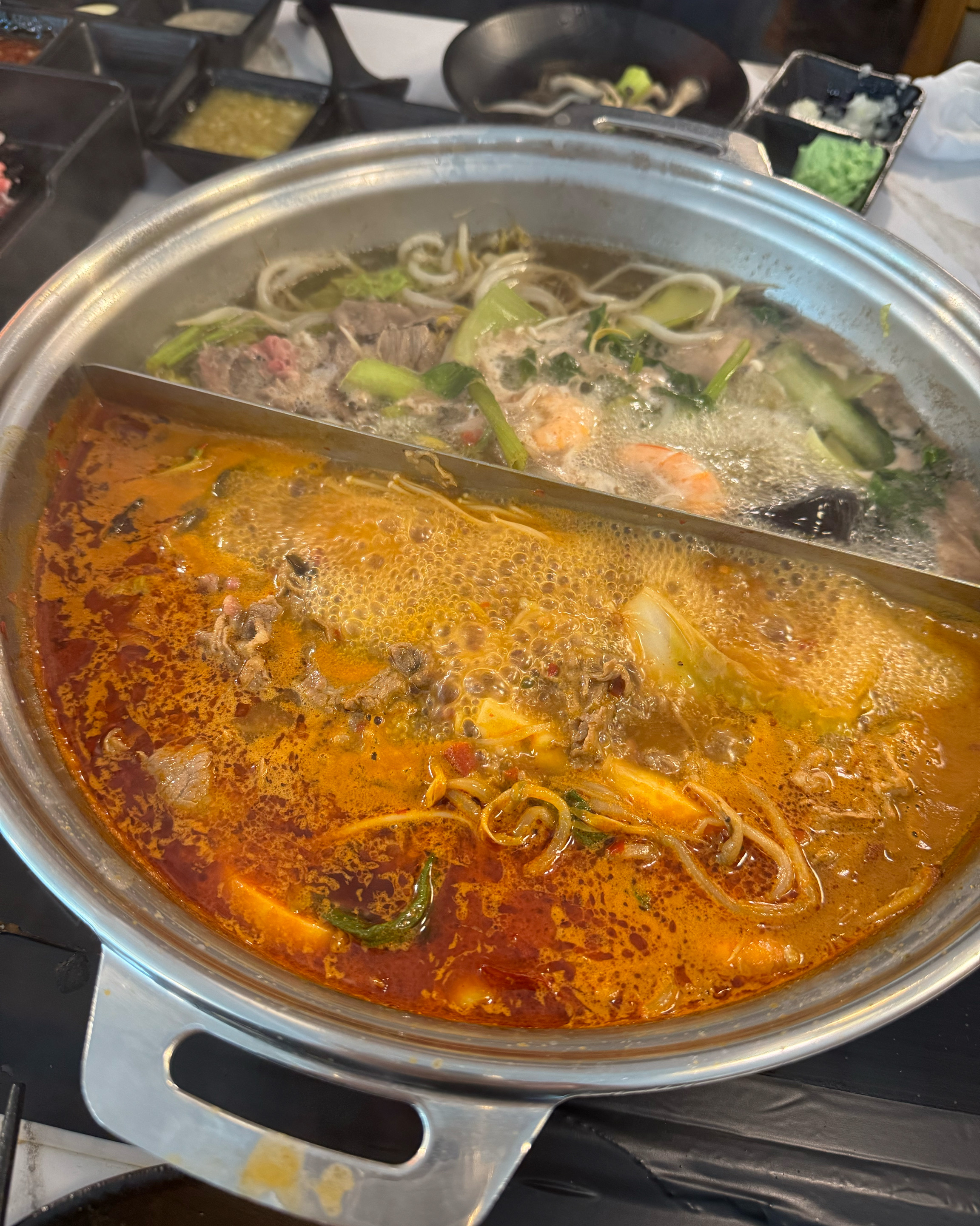 반반샤브도 가능하고 가성비 좋게 소고기 무제한이라 좋아요 - 대전 맛집 퐁당 둔산점