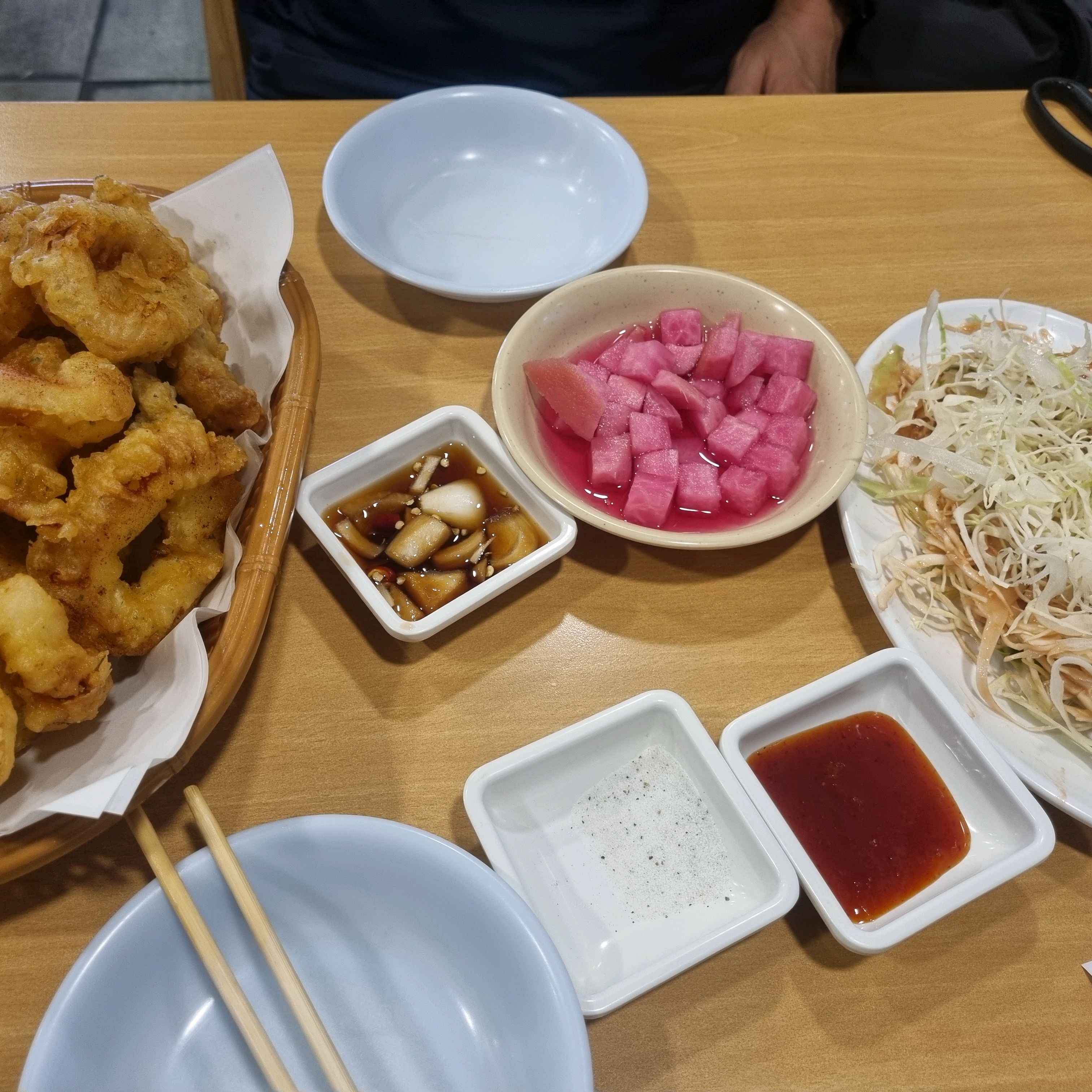바삭바삭맛나요 튀김옷이 야채라 특이해요 담에는 치킨먹으러해요~~ - 인천 맛집 신포야채치킨 신포시장본점