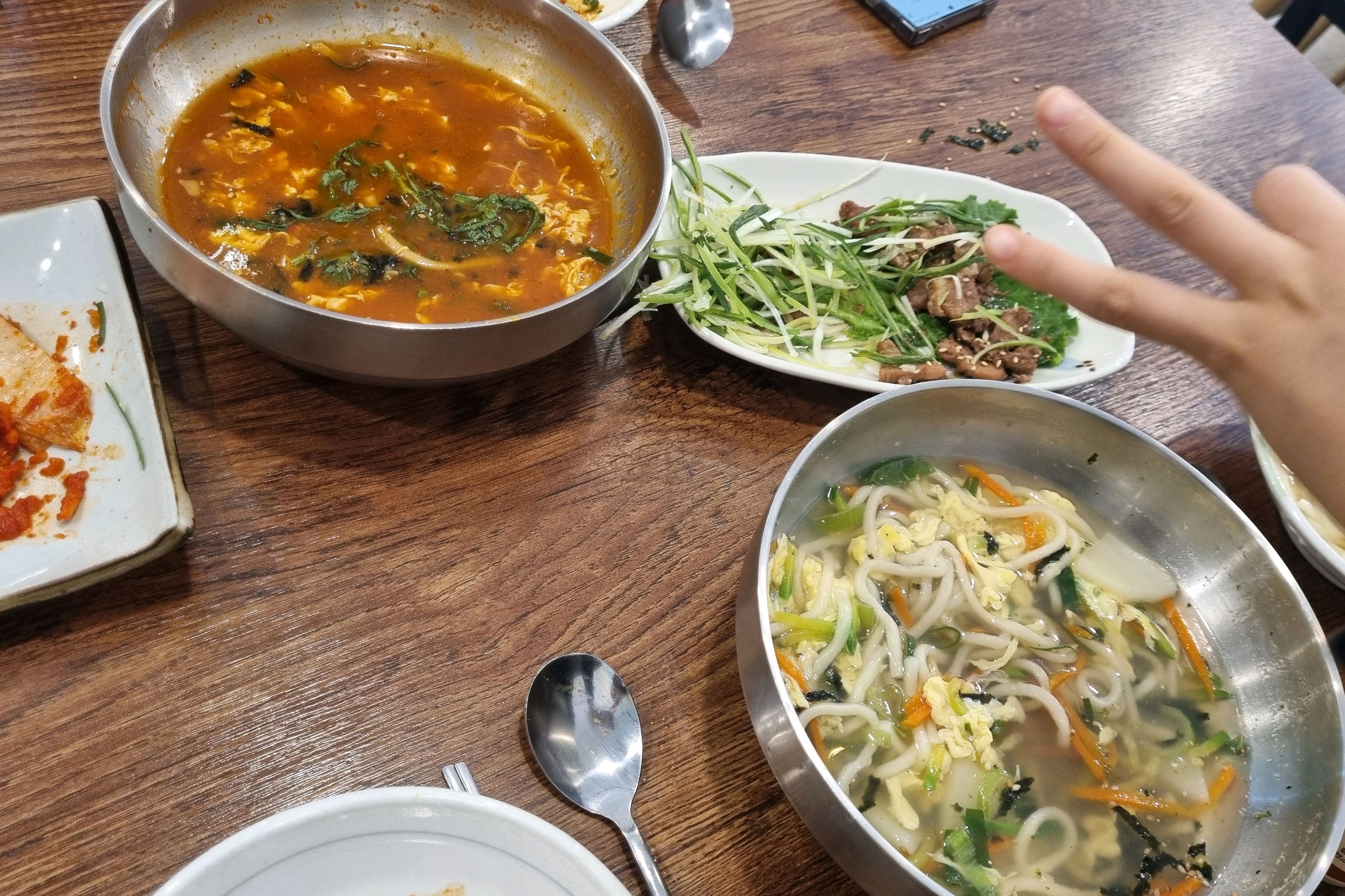 아이가 칼국수를 잘안먹는데 오늘은 맛있게 잘먹었어요~ - 불당동 맛집 원조공주얼큰이칼국수