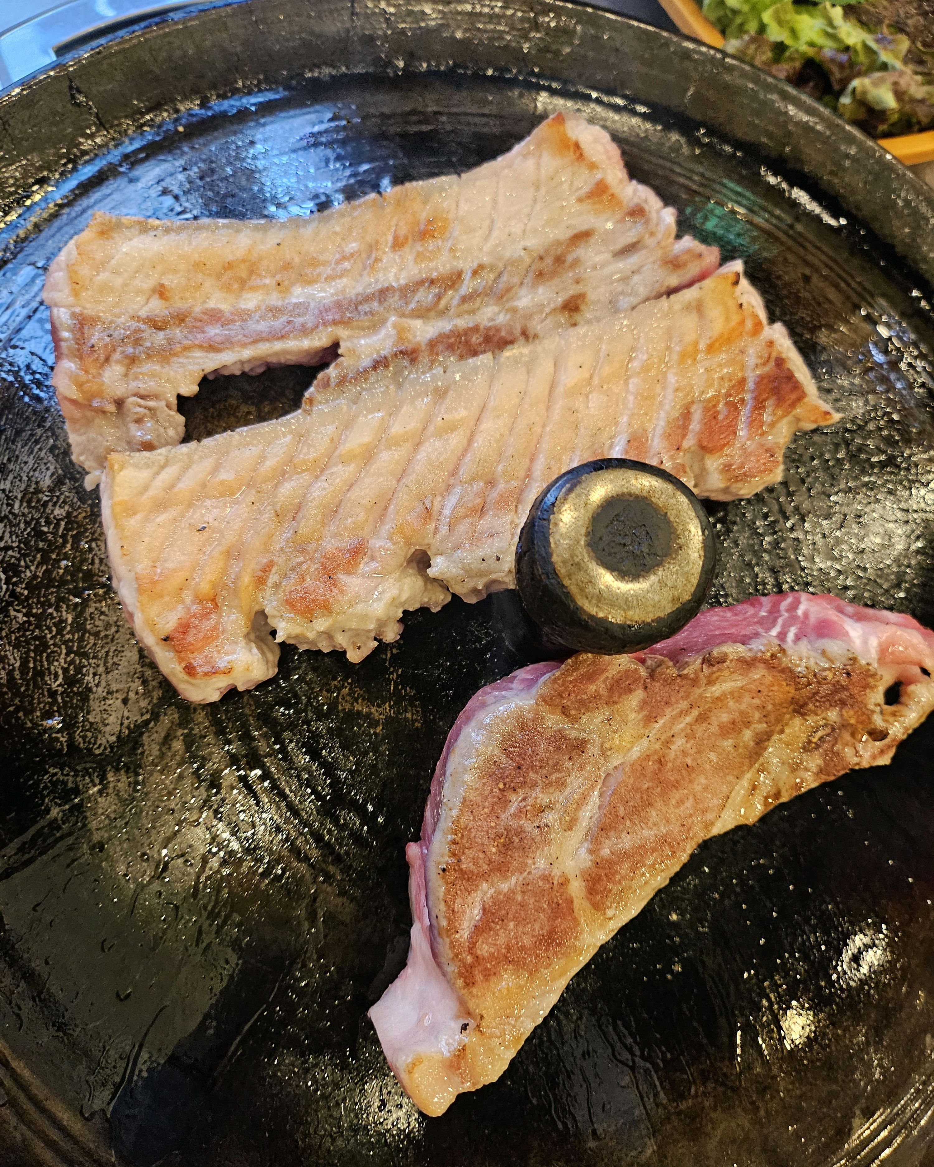 직접 구워주시고 고기도 맛있고 반찬도 맛있고 좋아요 ! - 인천 맛집 목구멍 인천부평삼산점