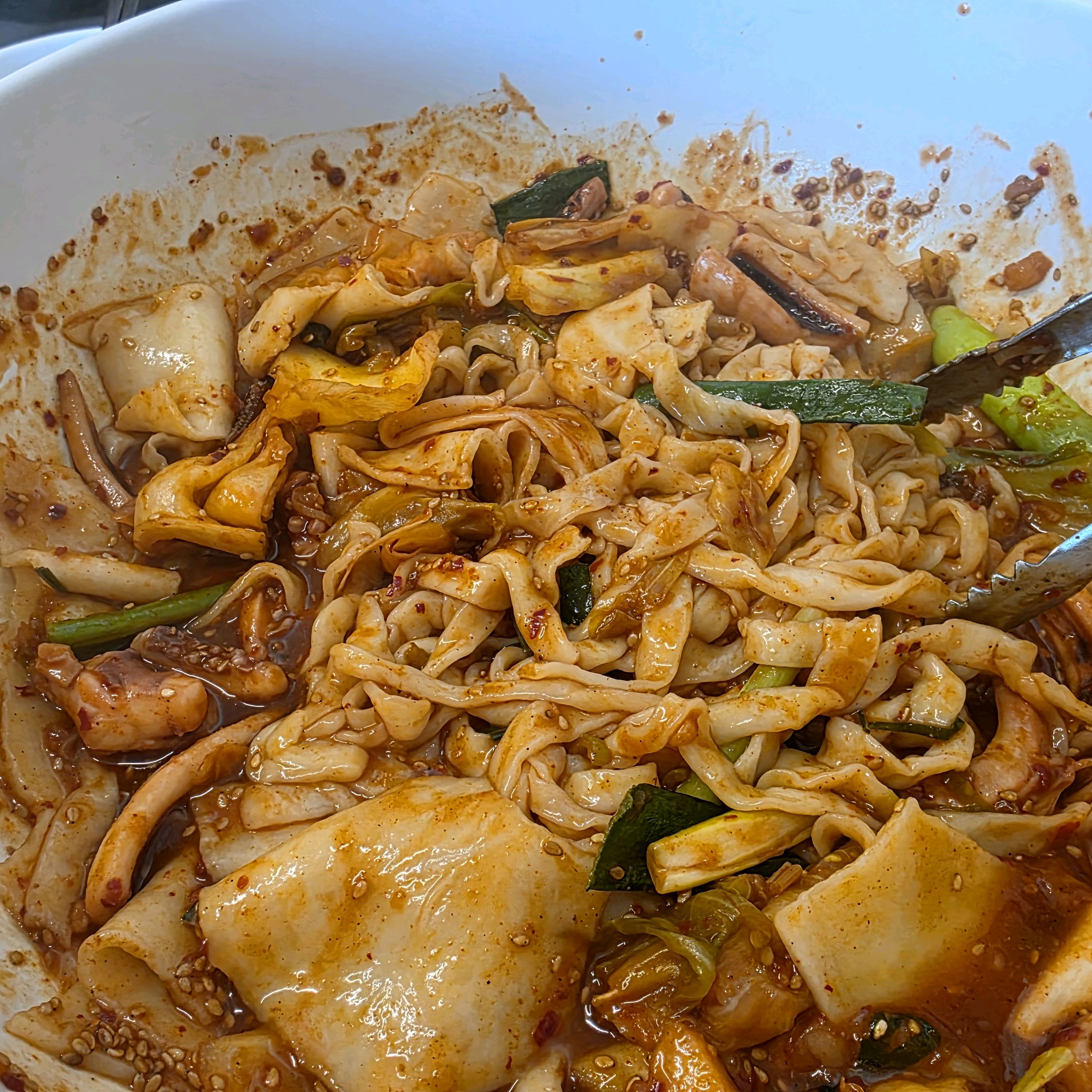 바다 바로 앞이라 풍경은 말해 뭐해요. - 경포대 맛집 강릉칼제비 강릉본점