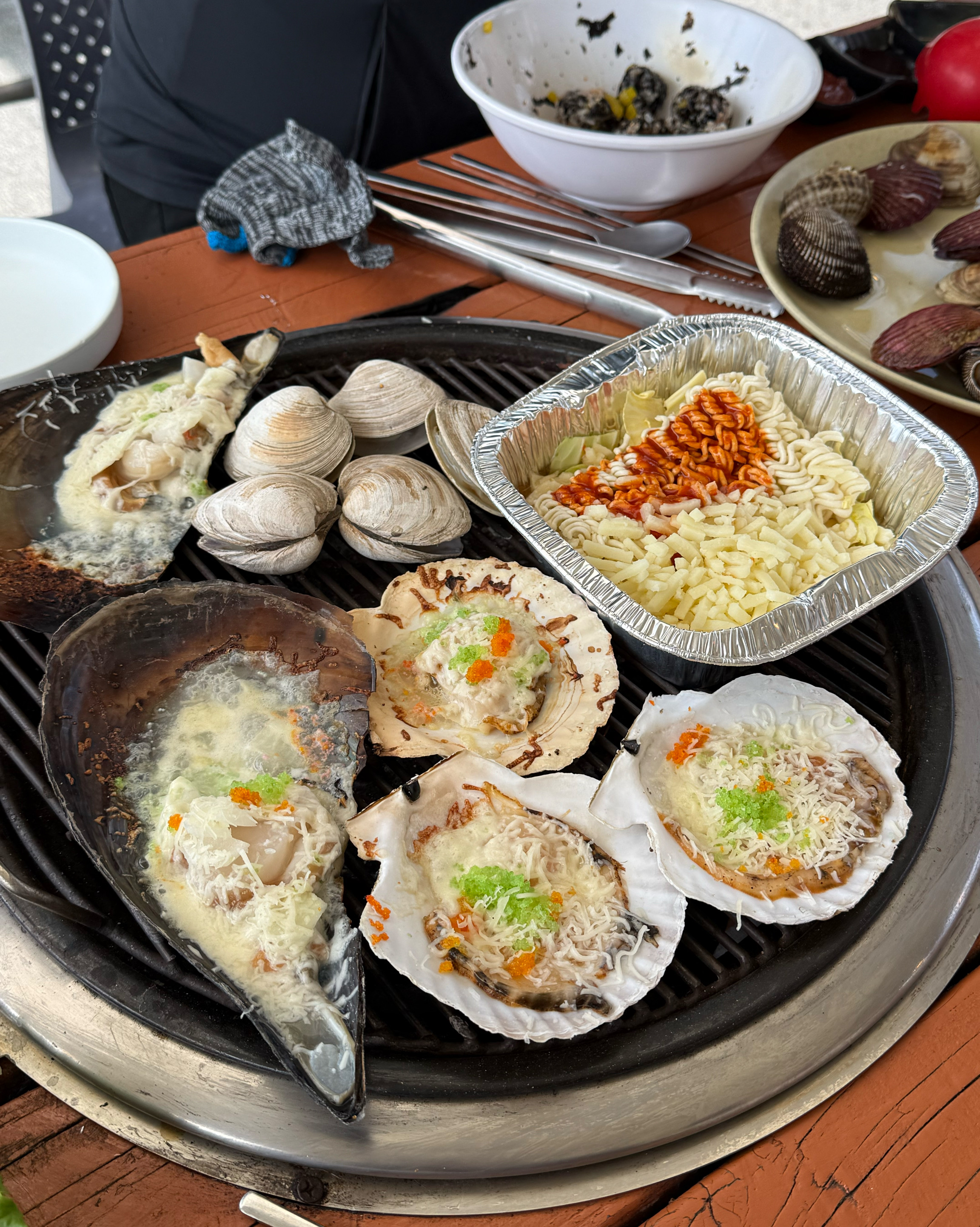 분위기 너무 좋아요! 바람만 안불었다면 더 좋을것같아요! - 인천 맛집 마시안 어부집