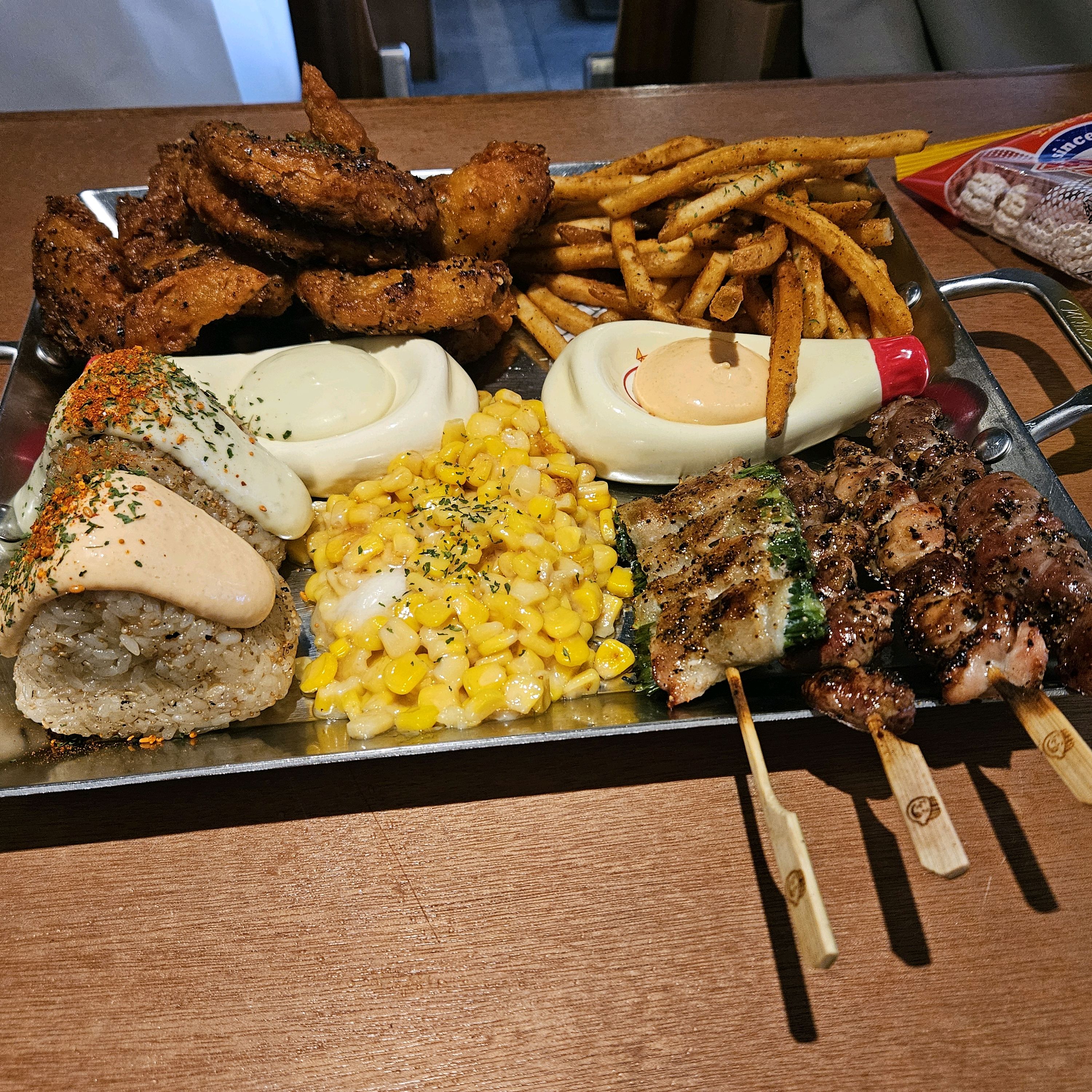 분위기도 좋고 메뉴 구성이 이것저것 알차고 맛있어요! 하이볼도 꿀맛! - 대전 맛집 마요네즈 대흥동점