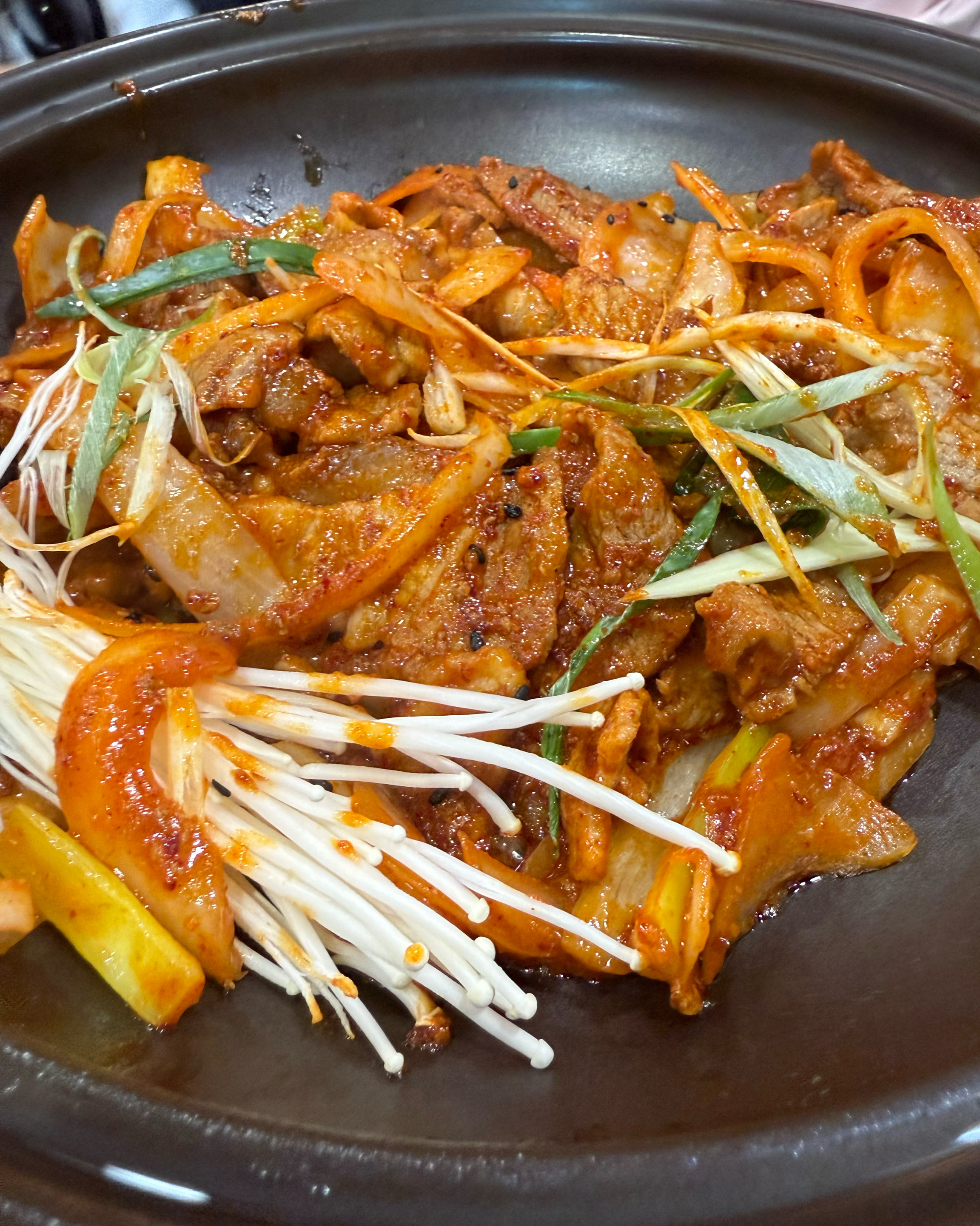 먹느라 바빠서 사진을 잘 못찍었네요 ㅠ 맛이 사진에 안 담길 정도로 맛있어요 - 제주 맛집 바다속고등어쌈밥 제주애월본점