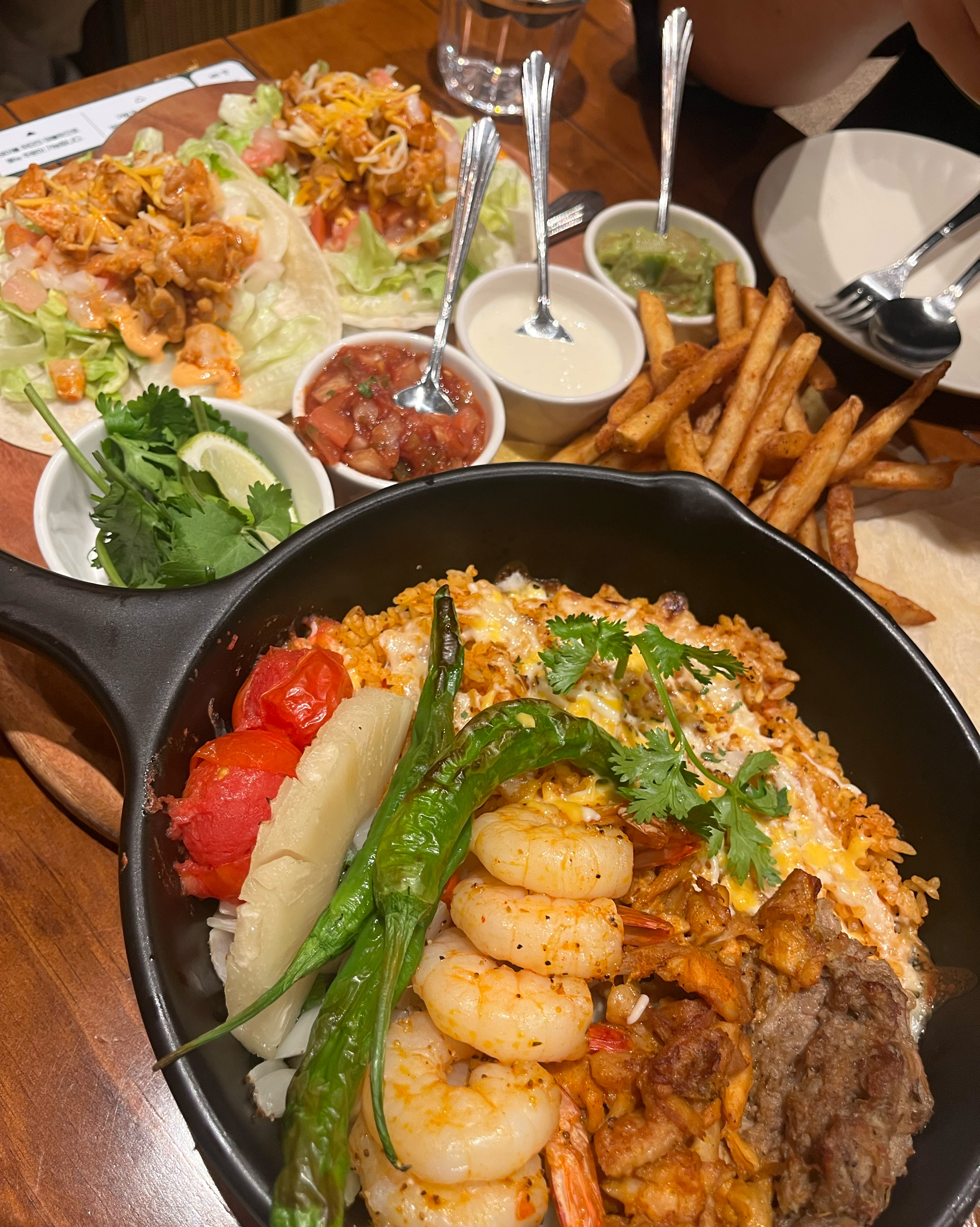 많은 지점 다녀봤는데요 여기는 매장도 넓고 깔끔해서 정말 좋아요!! - 발산역 맛집 갓잇 마곡점