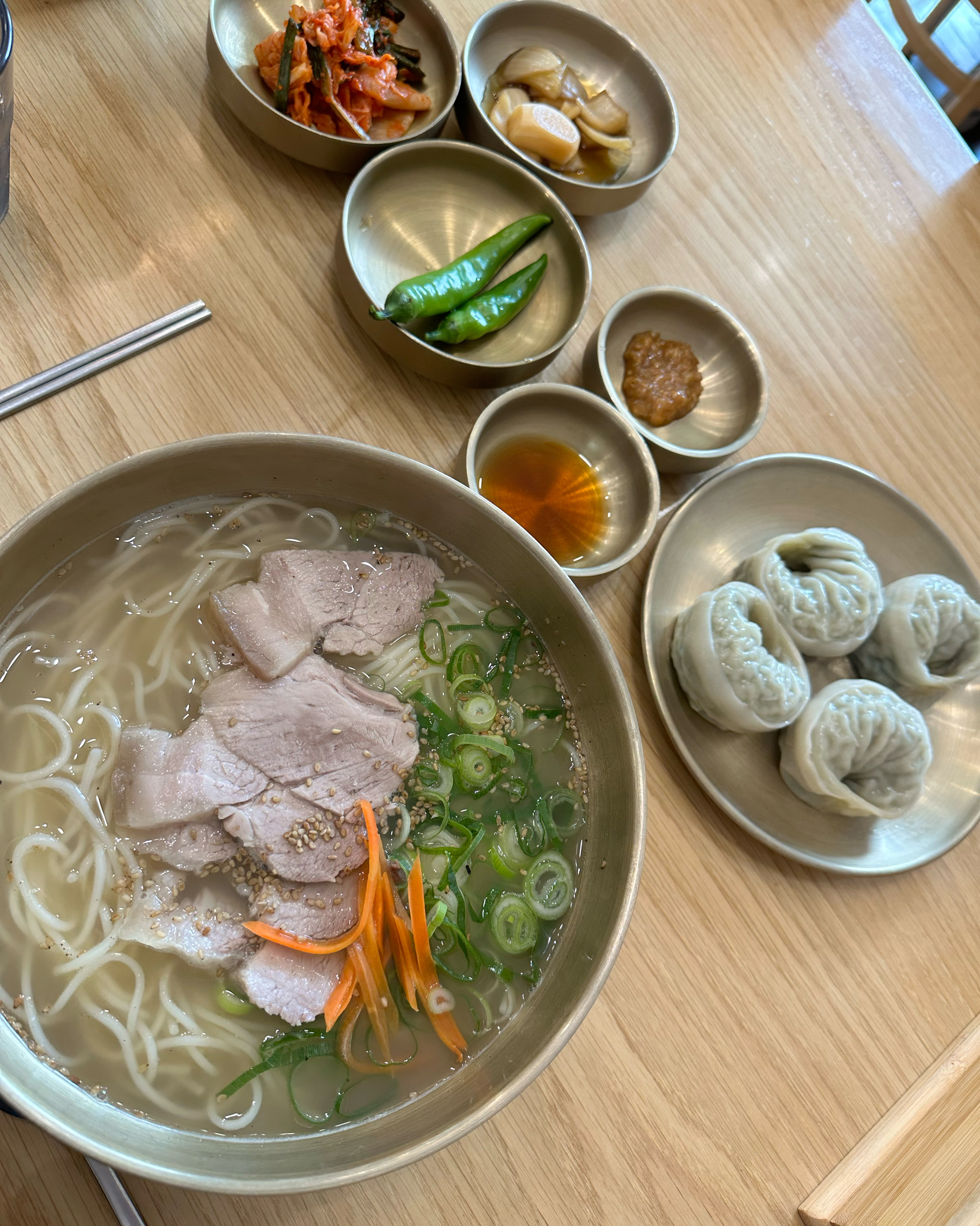 제주도 여행 와서 첫 먹은 음식이었고 너무 너무 맛있게 먹었어요! 덕분에 이 여행 되게 잘
