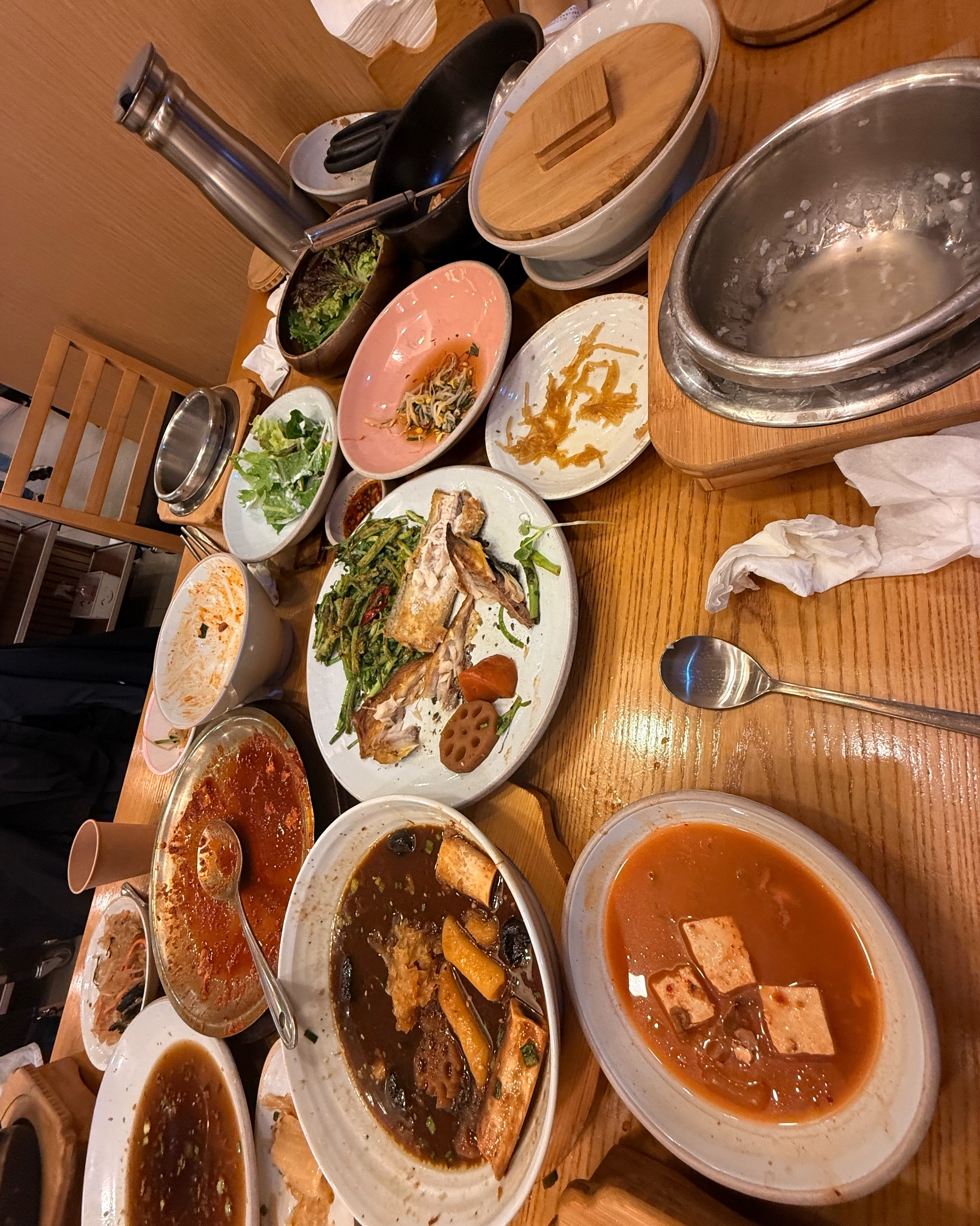가족들이랑 가정의달이라서 왔어요! 예약하길잘했을정도로 사람이 꽉차있습니다 ㅎㅎ 게장도 쭈꾸