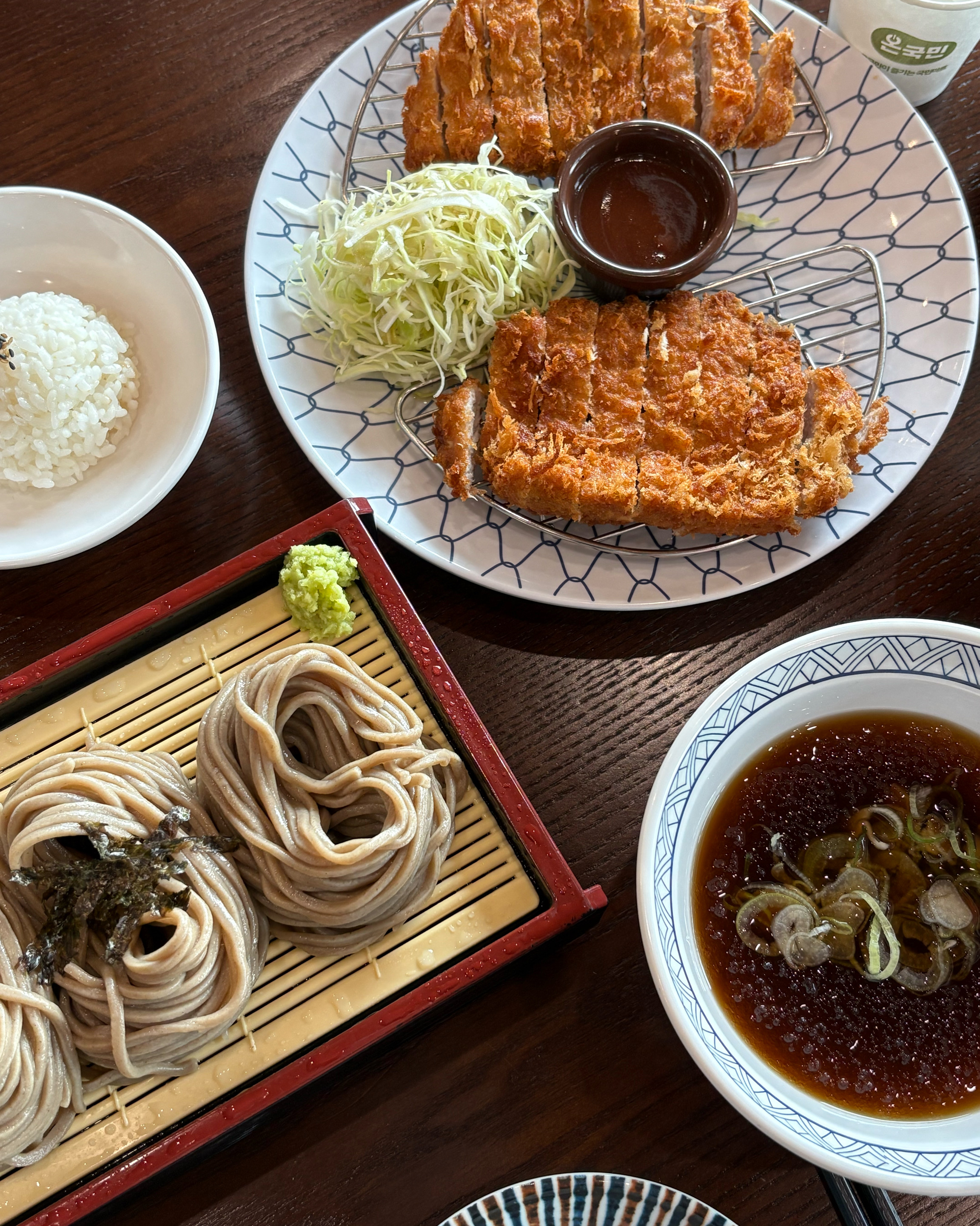 소바랑 돈가스가 먹고싶어서 왔는데 너무 맛있고 매장도 넓어서 더 좋았어요!소바 너무 좋아하