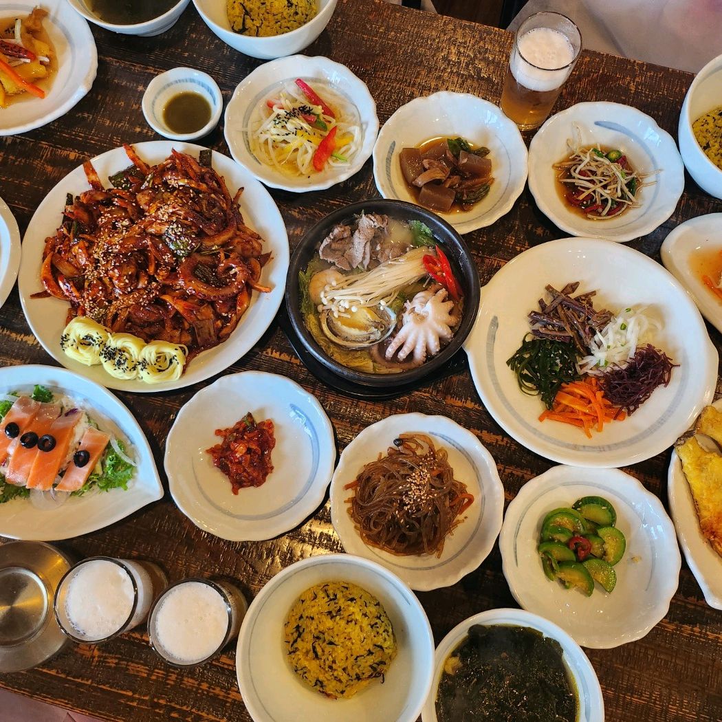 추천받아 왔는데 차림 다양하고  좋아요! 양념 맛있고 연포탕 시원하니 좋습니다. 잘 먹고 