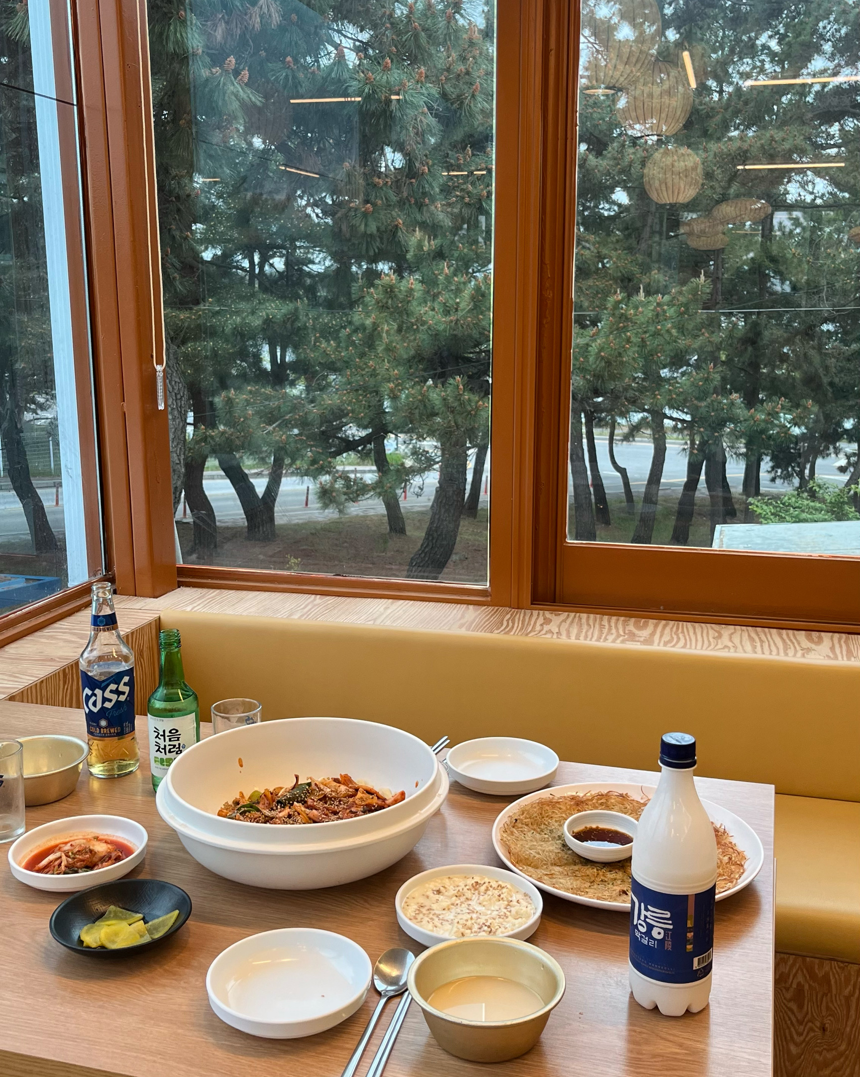 기분 좋게 먹었어요! 다들 해물칼국수 드시던데 저는 오징어칼제비 먹었는데 진짜 맛있어요!