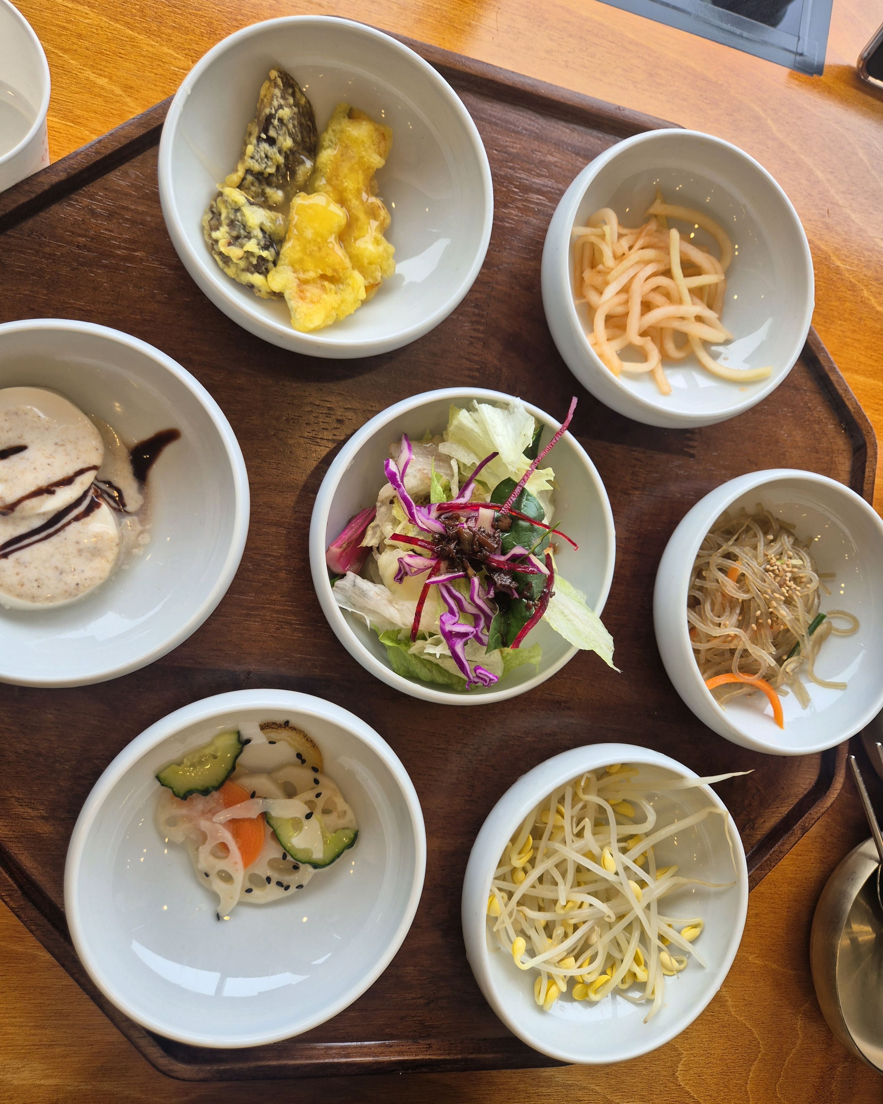 오늘 처음 와봤는데 이미 사람이 엄청 많을정도로 보증된 맛집!!! 셀프바도 잘되어있고 대체