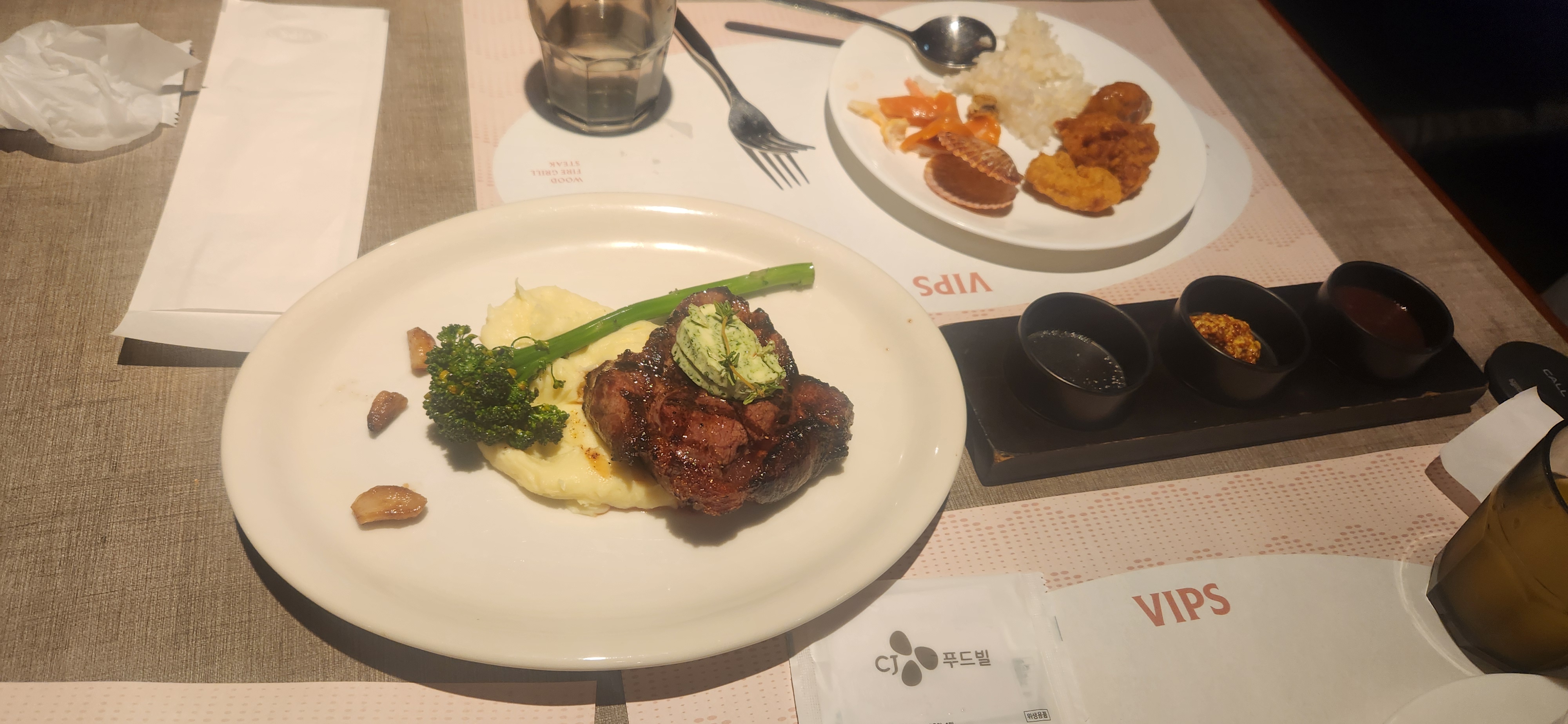 채끝스테이크 약간 질기긴 했는데 대체로 맛있네요 - 정발산역 맛집 빕스 일산점