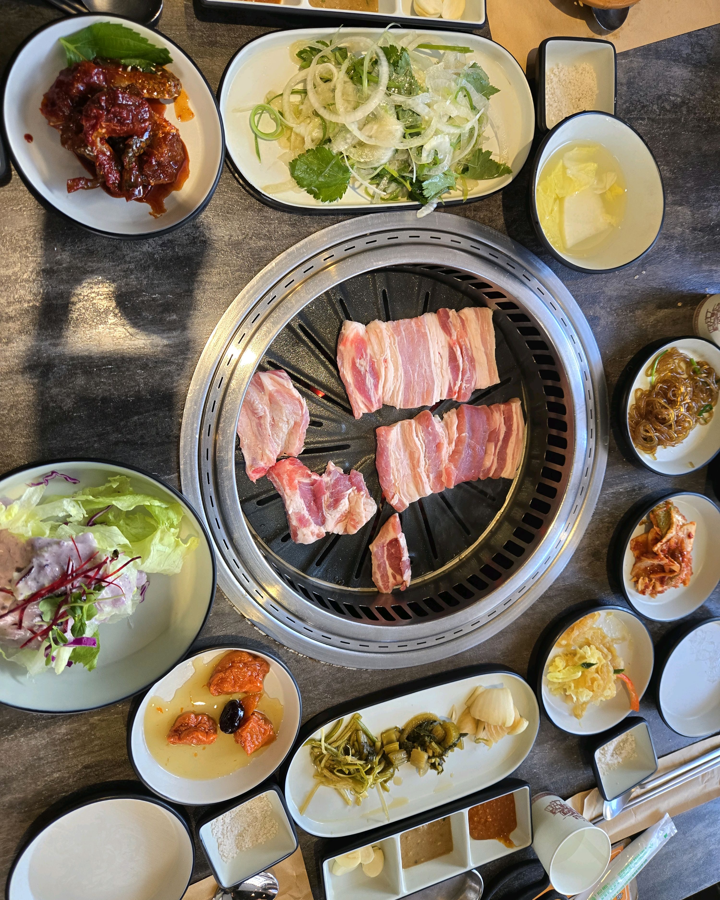 아주예전에왔었는데.인테리어며.가게내부가 무지좋아졌네요.고기도질이아주좋아보이고.직원들도친절하