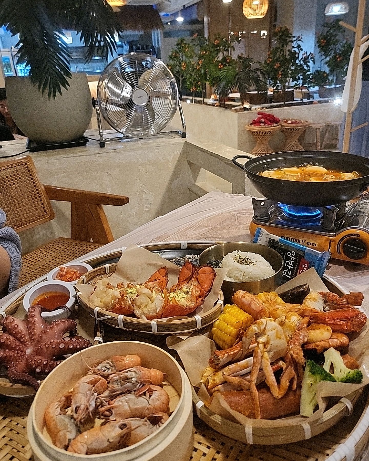 제주 여행 첫 식사. - 제주 맛집 더비치크랩 제주협재점