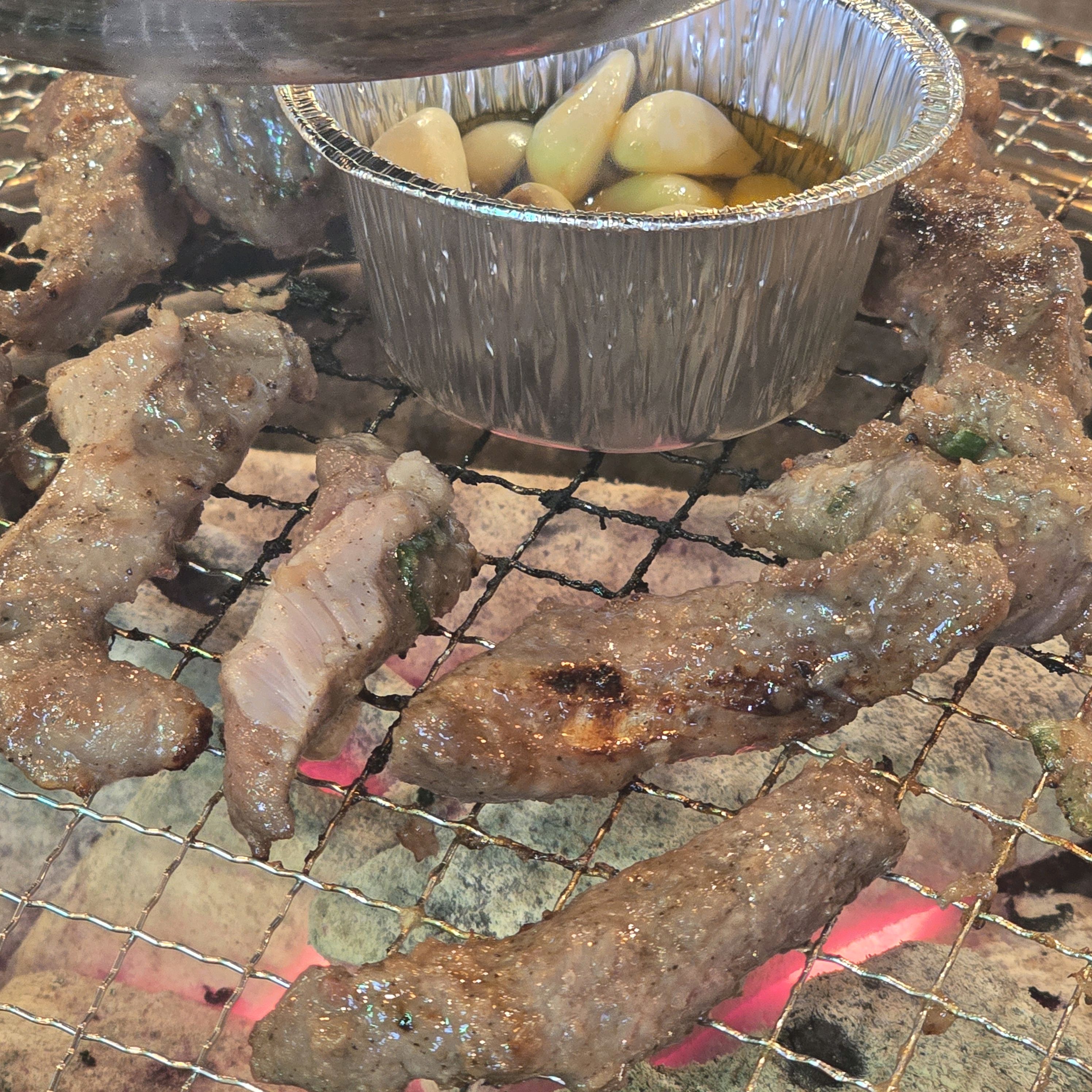 매장도 깔끔하고 넓은 편이고 반찬도 잘 나오고 맛도 좋네요 또 올 것 같아요 좋아요😁😁 - 인천 맛집 고기굽는방앗간 인천주안점