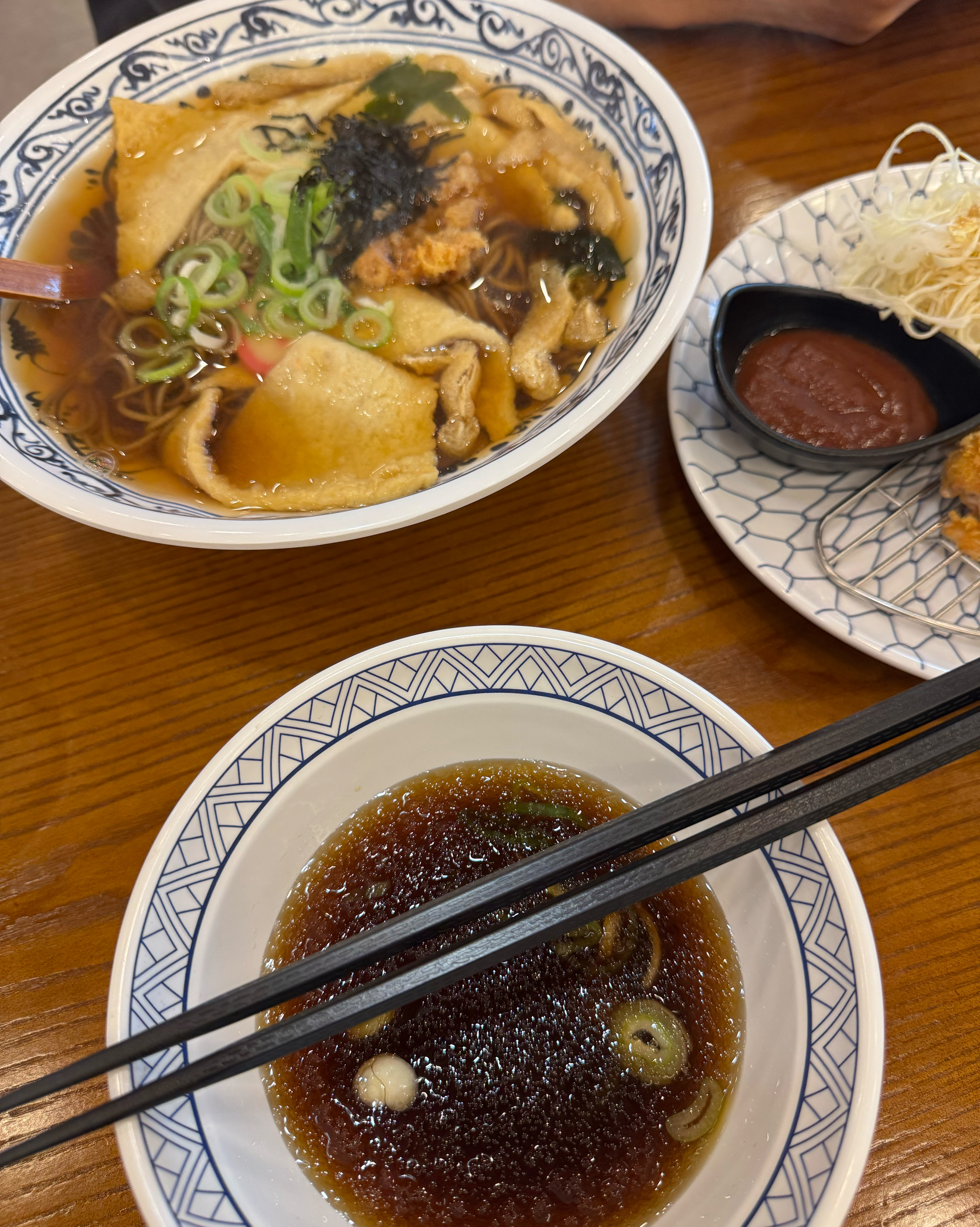 주말마다 비가 오거나 흐리고 서늘한 기운 - 성북동 맛집 삼동소바 성북동점