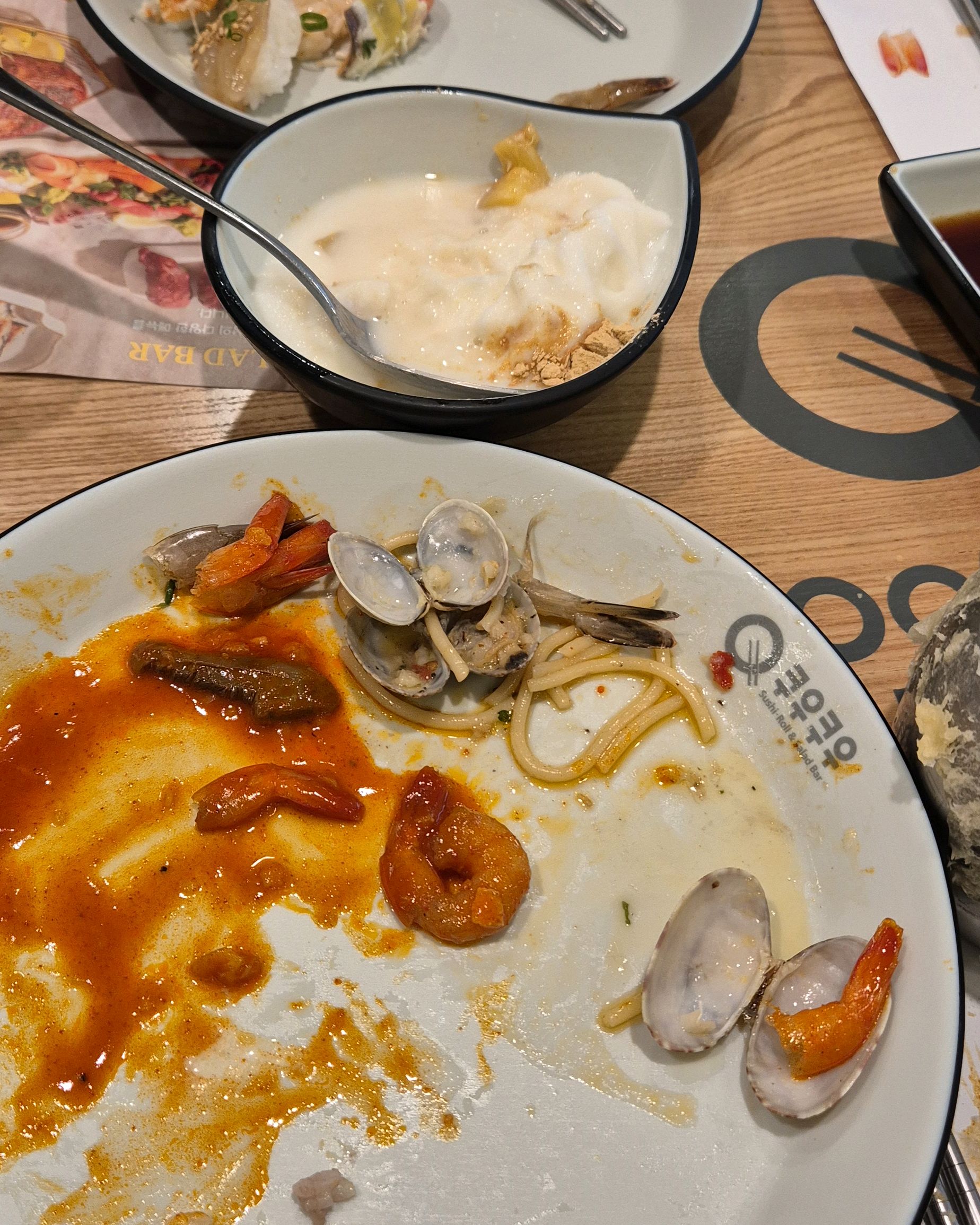 처음 왔는데 다른지점보다 초밥이 맛있어요 밥양도 적당하고 일부간이 좀쎄긴하지만 맛있어서