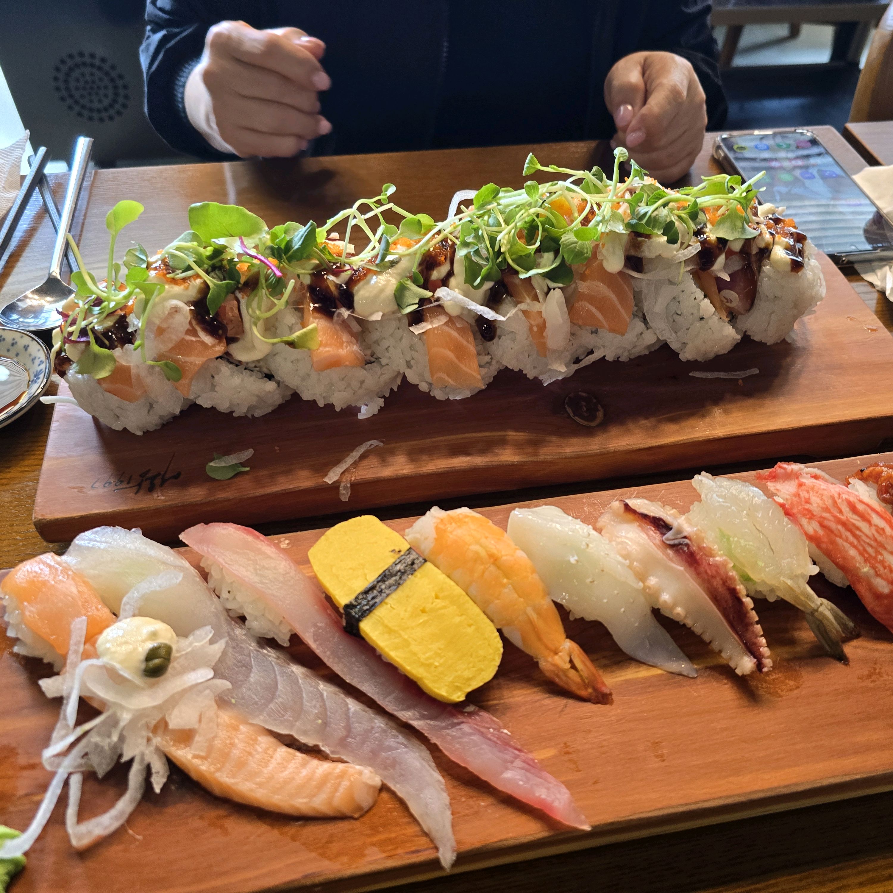연어롤 맛있어서 늘 방문하는 곳입니다! 스시도 회가 커서 맛있어요 - 인천 맛집 스시어왕 인천검단점