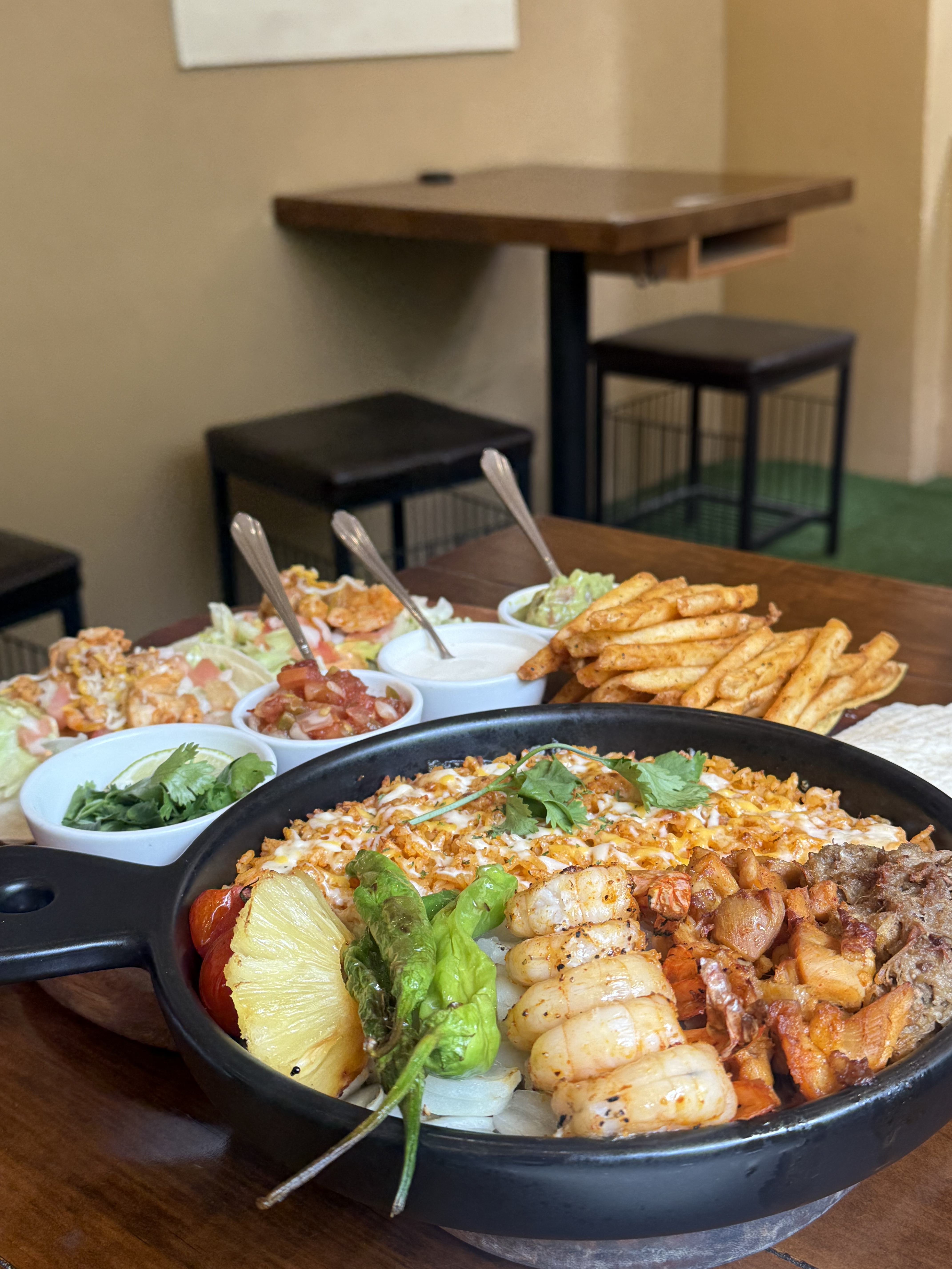 처음 와봤는데 플래터 양도 많고 맛있어요~~ 잘먹고 갑니다🥳 - 죽전역 맛집 갓잇 보정카페거리점