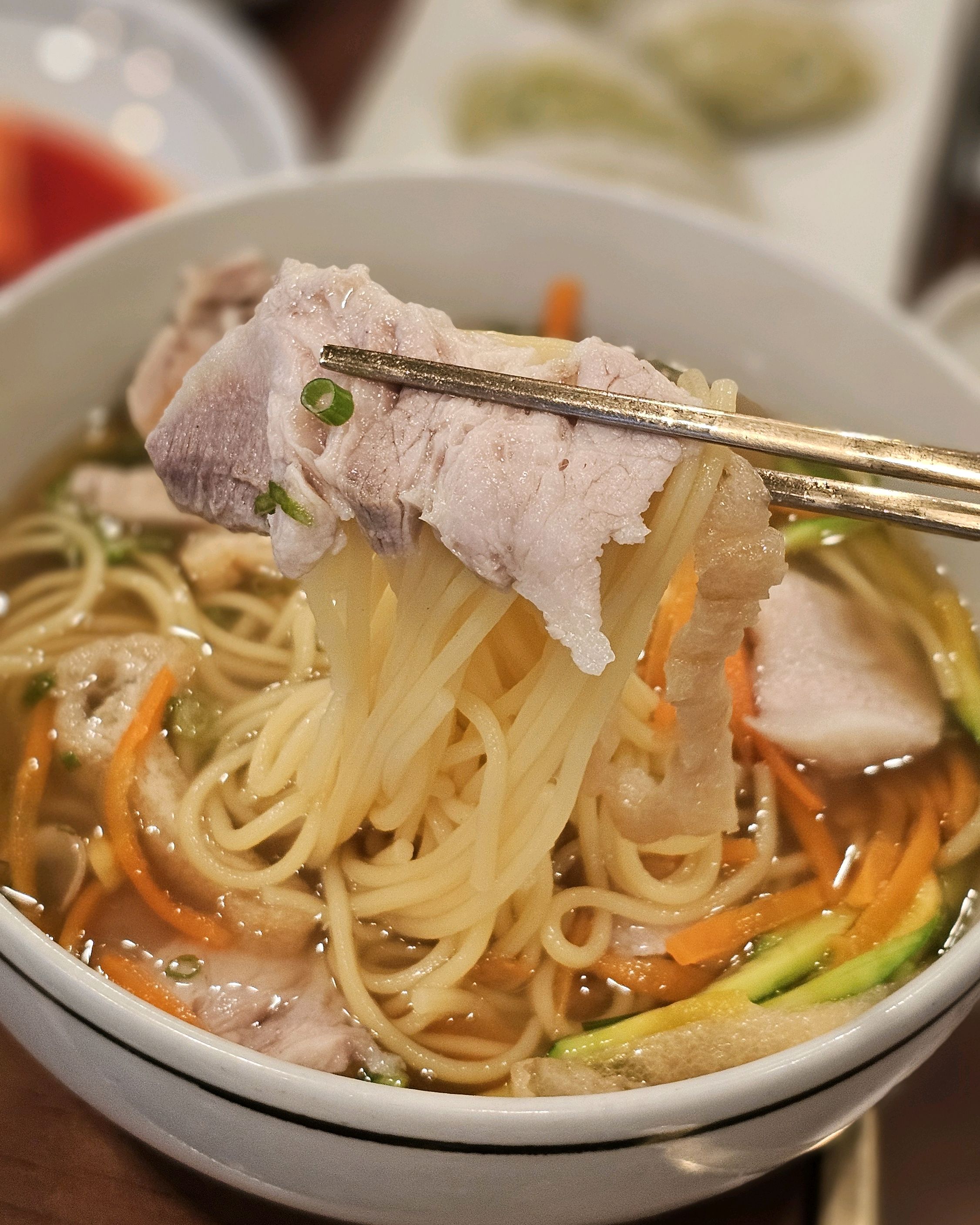 고기 국수와 멸고 국수 그리고 수육이랑 만두 먹었어요 - 제주 맛집 장수국수 본점