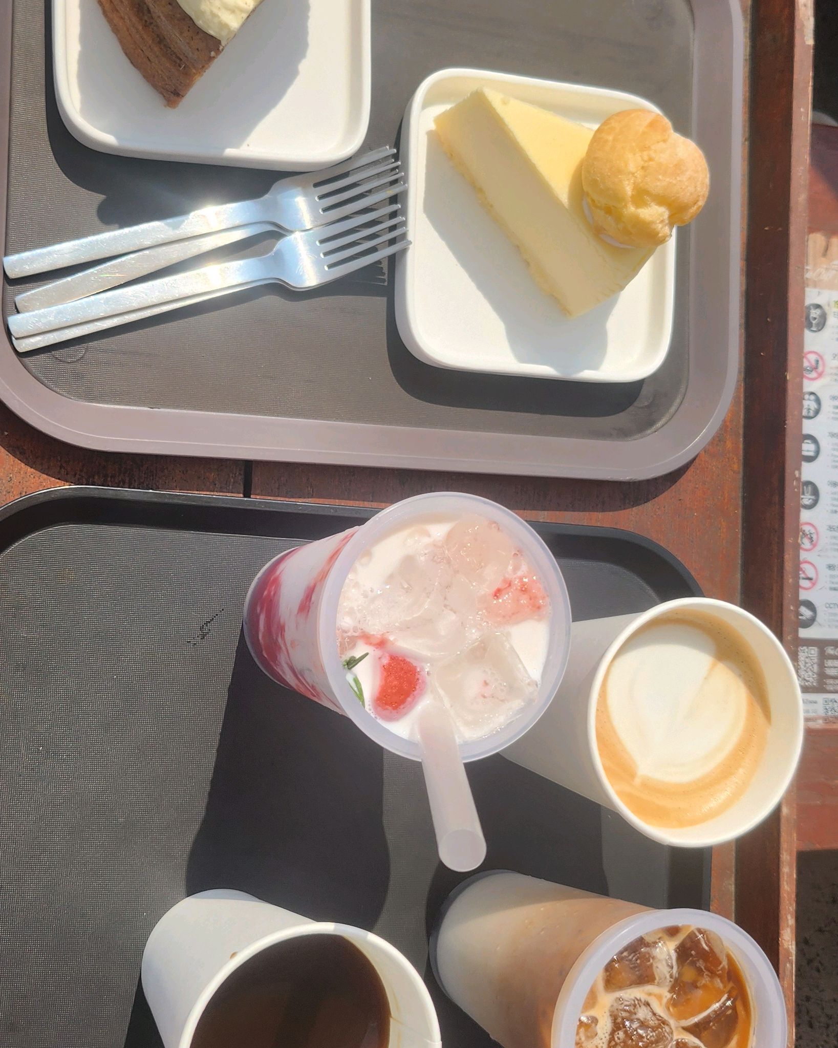 바닷가뷰가 너무좋고 차도 맛있고 여행이 너무 즐거워요. - 제주 맛집 더클리프