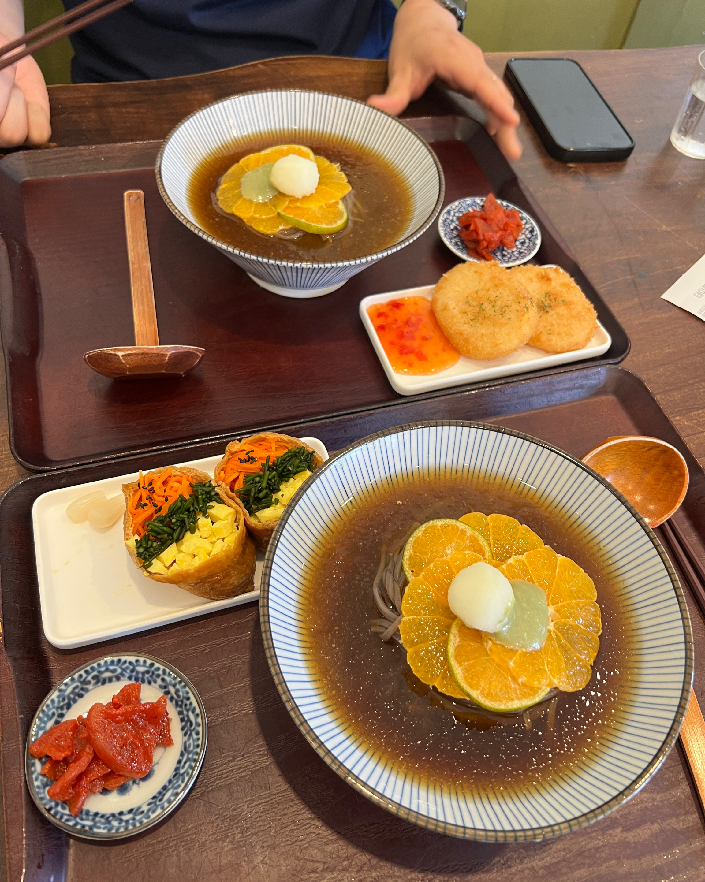 지난 여행동안 자극적이고 느끼한 것만 먹어 상큼 시원한거 찾고 있었는데! 딱 발견한 도토리