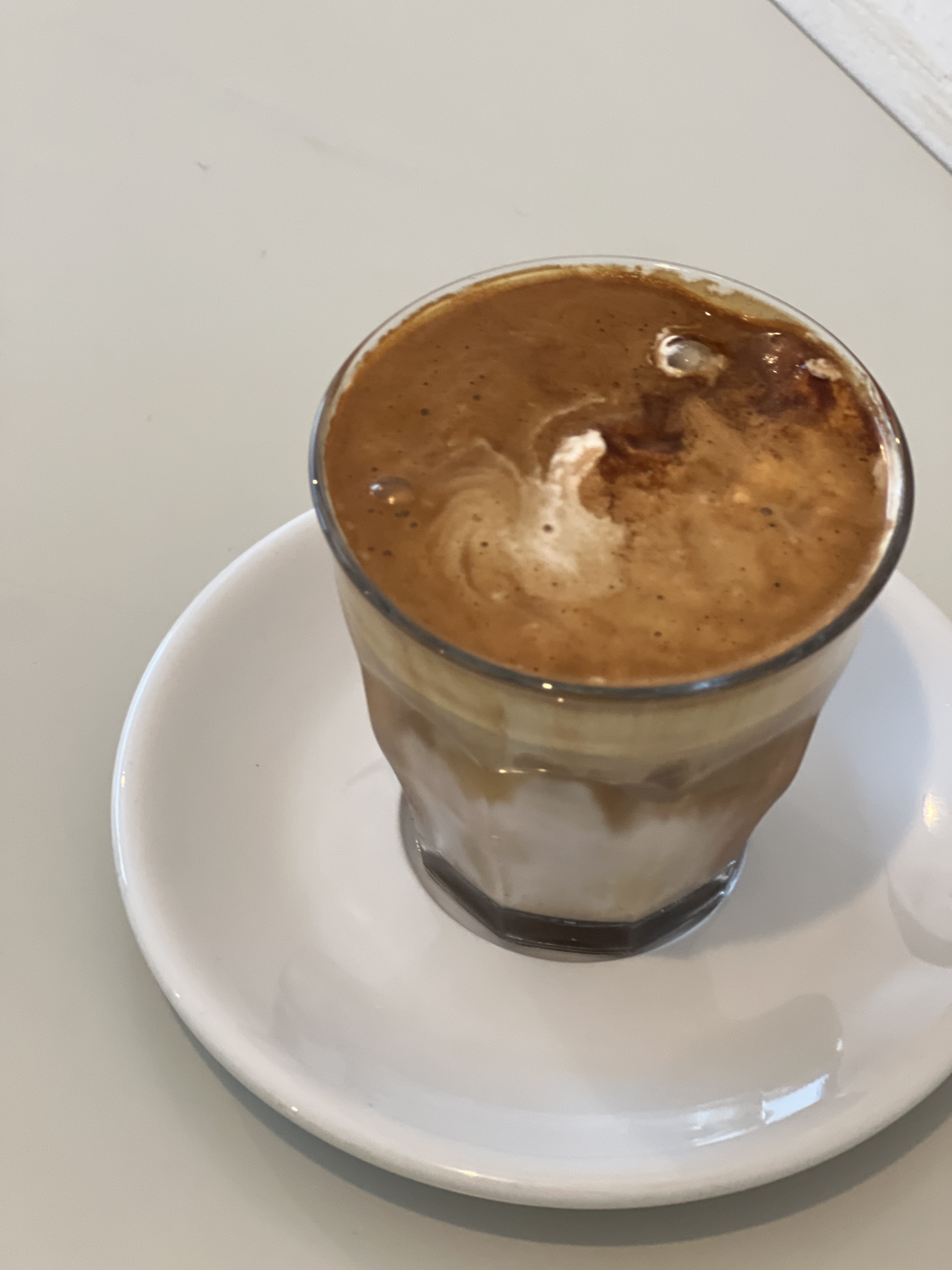 혼자 고즈넉하게 시간 보내기 좋은 곳 :) 콘센트 있어 너트북하기에 좋고 브런치 맛집이라
