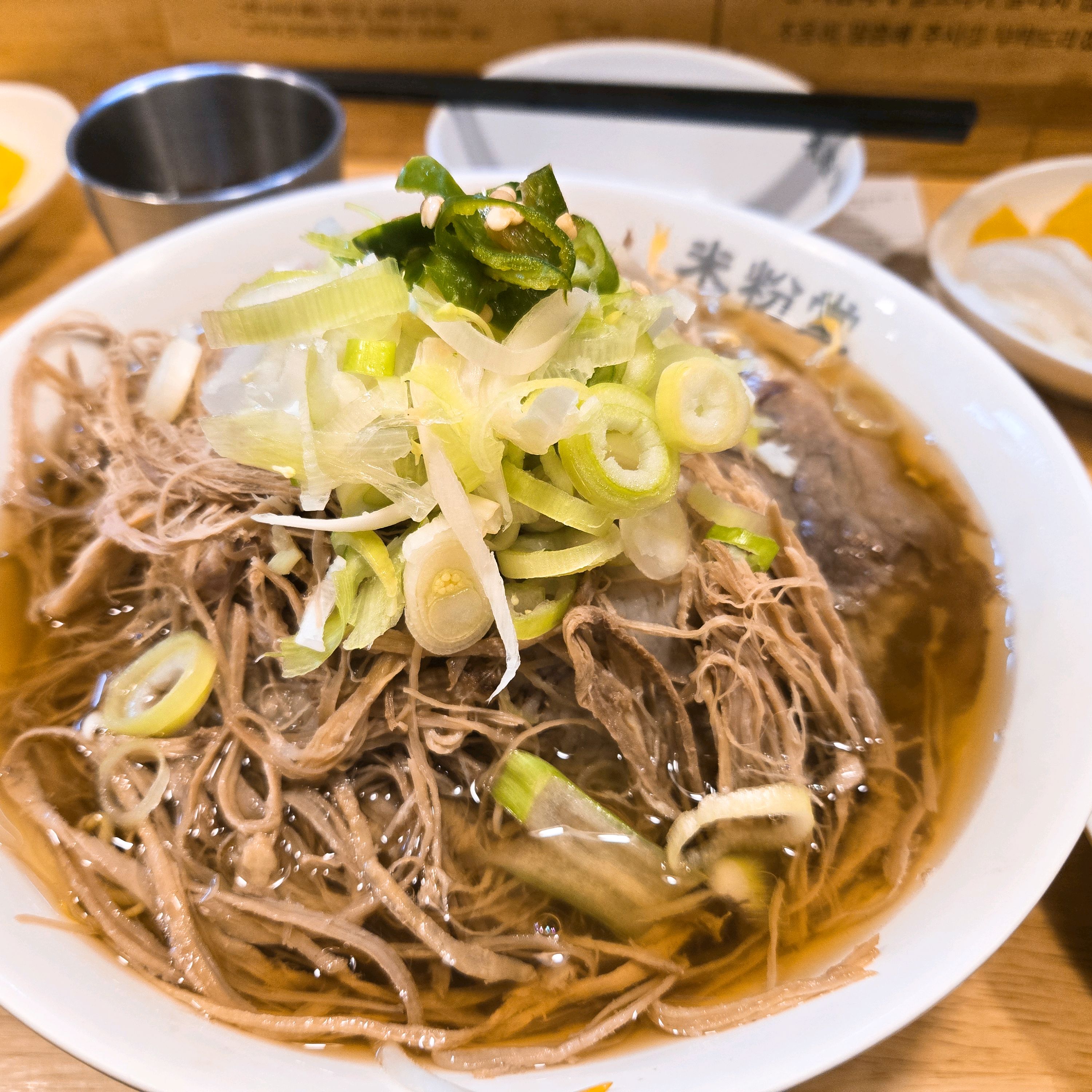 주 1회는 방문해야하는 찐 맛집이에요. 국물이 단백하고 조용히 맛을 즐길 수 있어요.