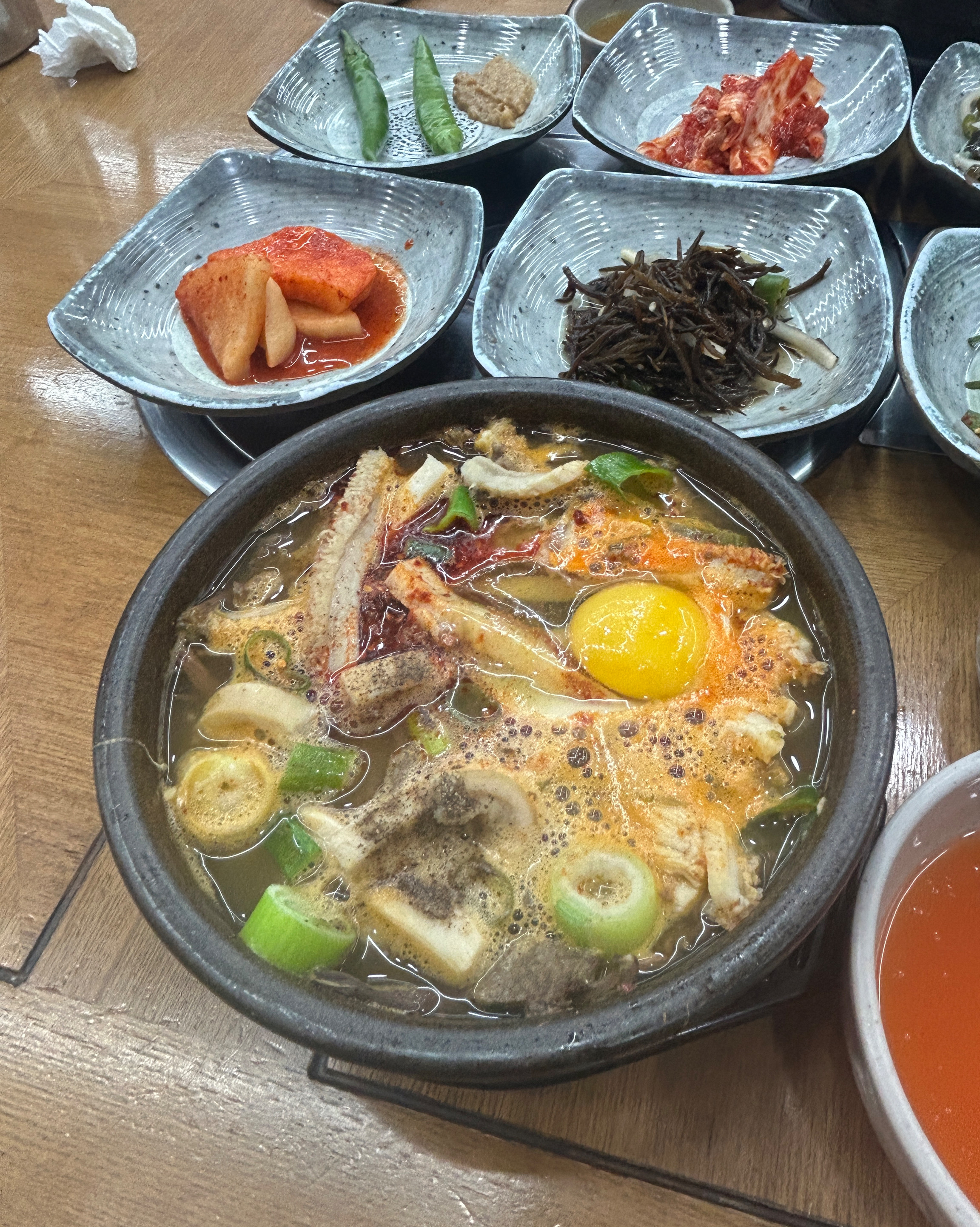 친구 공항가는길에 먹을 밥집을 찾다가 들어왔는데 완전 맛있고 양도 많아요! 반찬도 다양해서