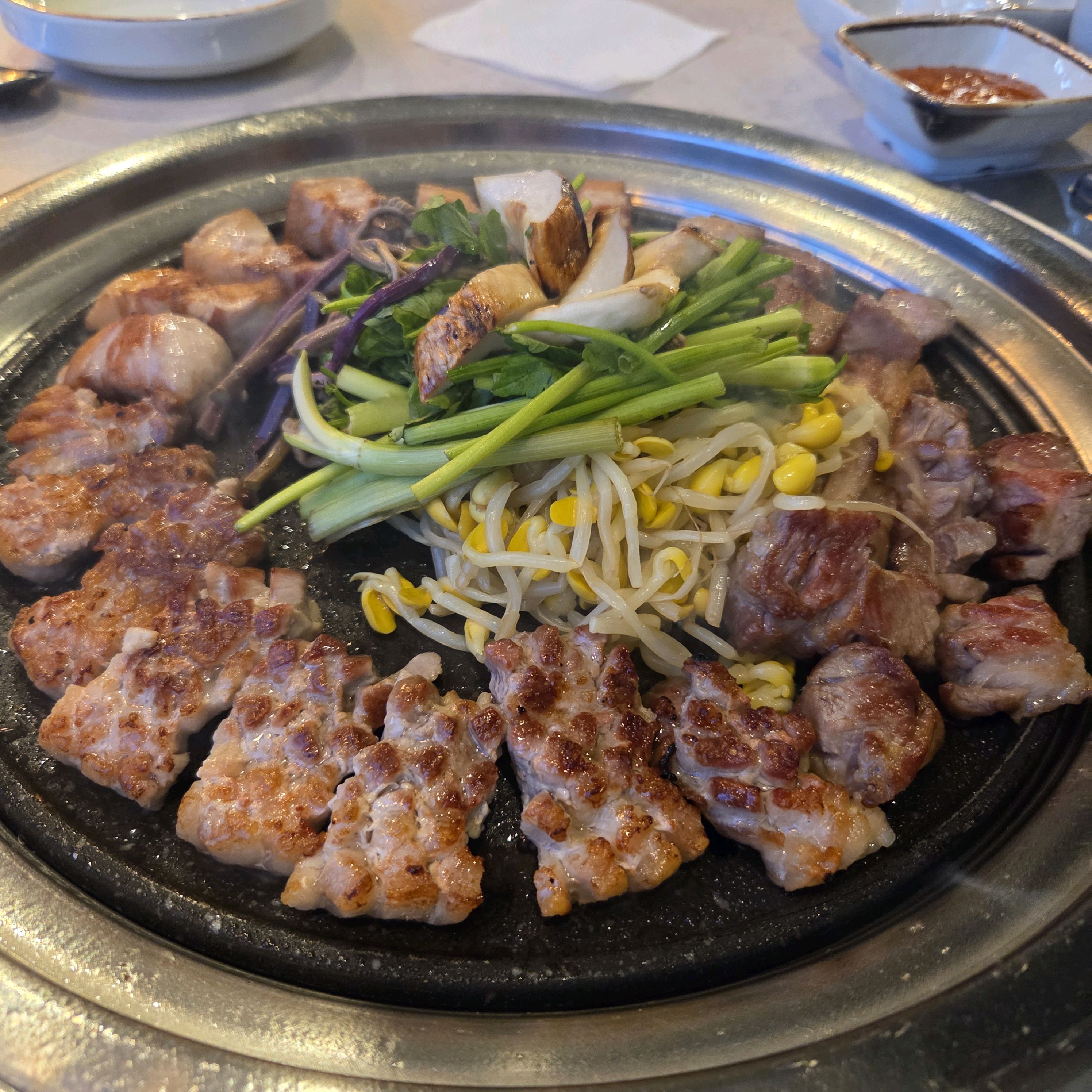 고기도 구워주시고 질 좋은 맛있는 맛이에요 - 대전 맛집 육풍 대전봉명점