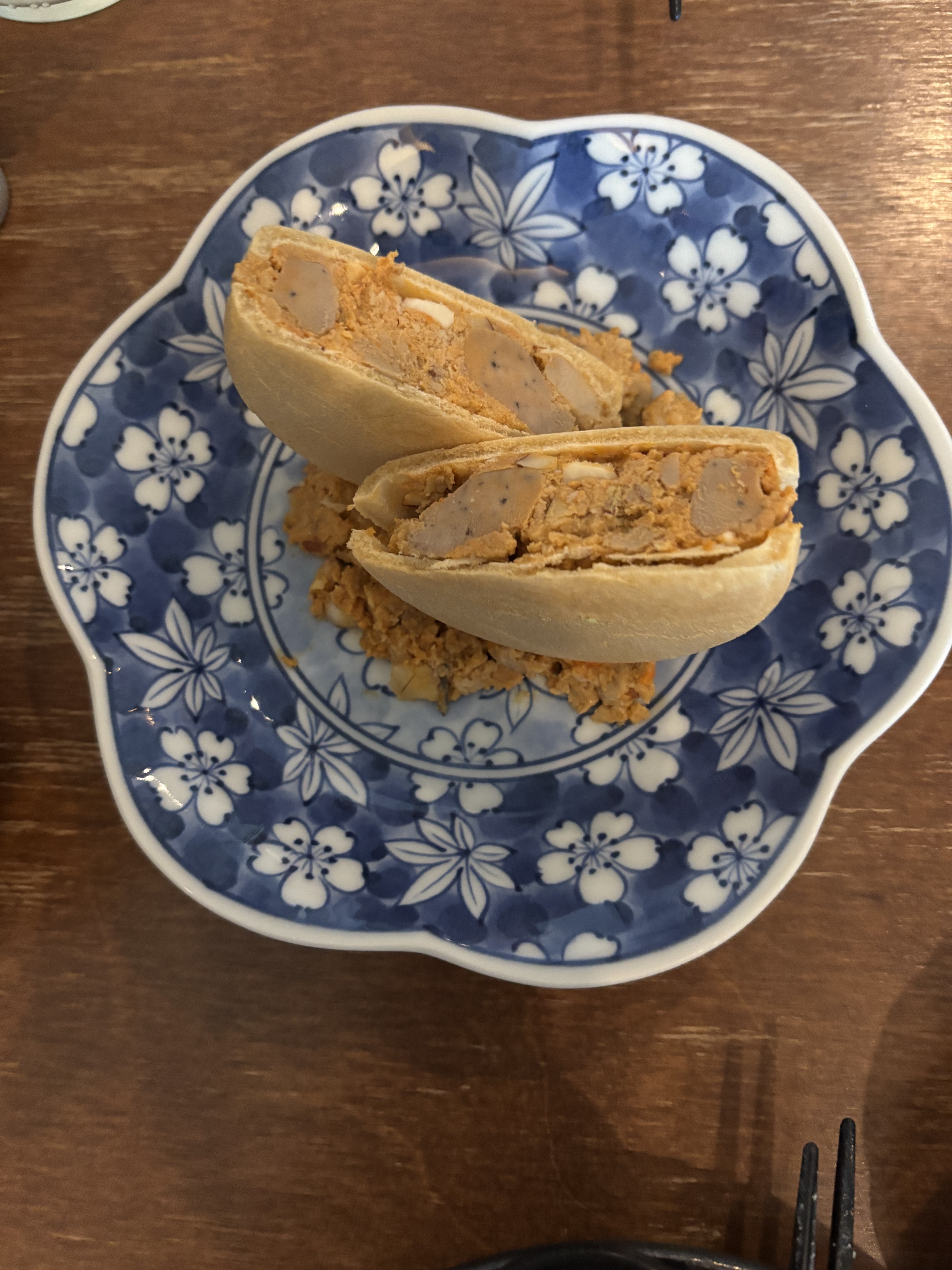 안키모샌드 땅콩 씹히는맛이 고소하고 후토마끼는 부드럽고 맛있어요. 민어지리 쑥국 개운하고