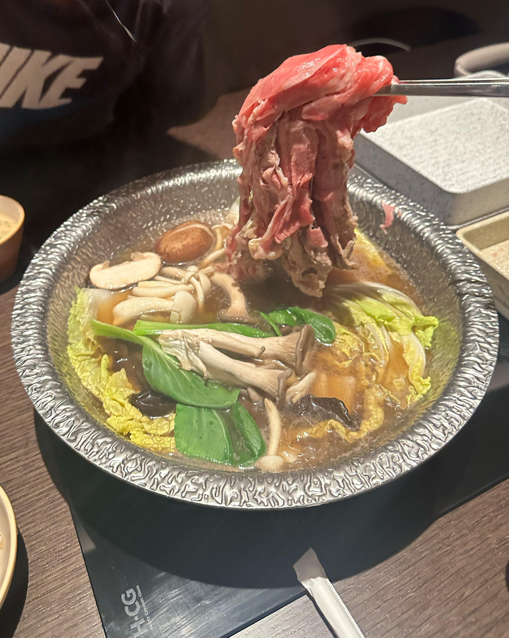 야채랑 고기도 너무 신선하고 직원들 서비스도 너무너무 좋았어요 부모님이랑 오기도 좋을거 같