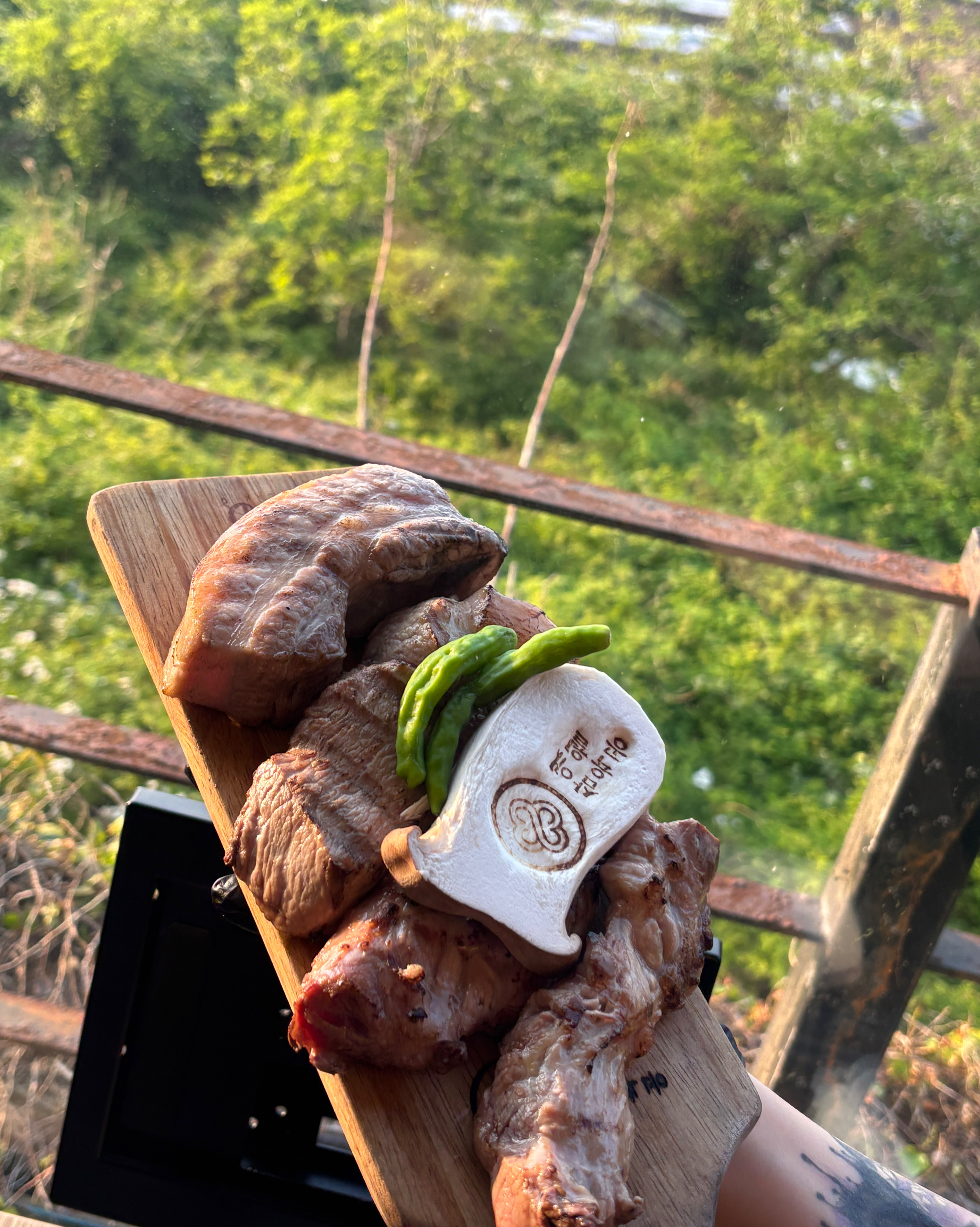 애월 해안가 부근 맛있는 고기 집을 찾다가 우연히 리뷰들을 보고 방문했어요. 고가 질도 좋