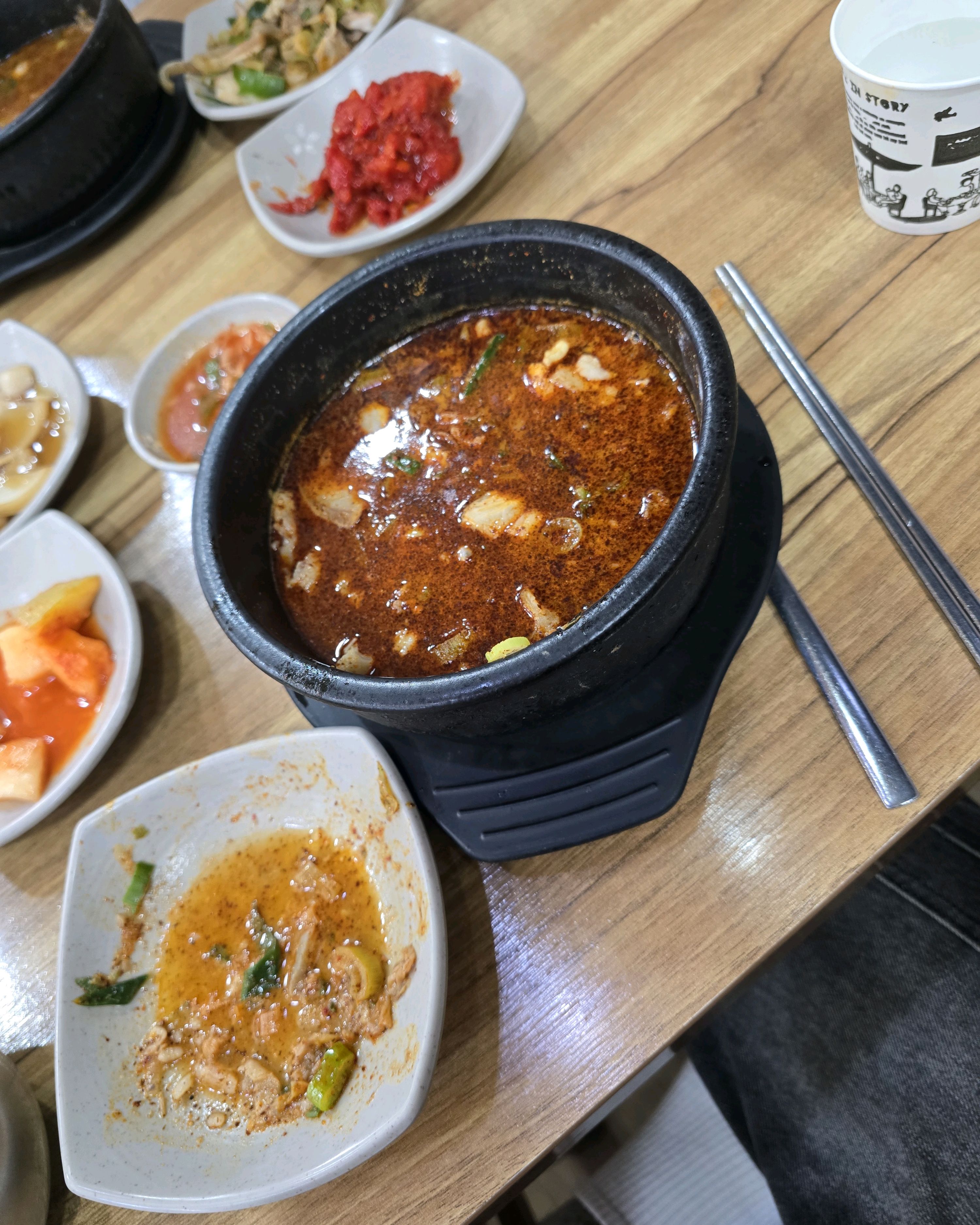 순대국 나오자마자 사진을 찍었어야 했는데 너무 맛있어보여서 먹다가 사진을 찍었습니다ㅠ 진짜