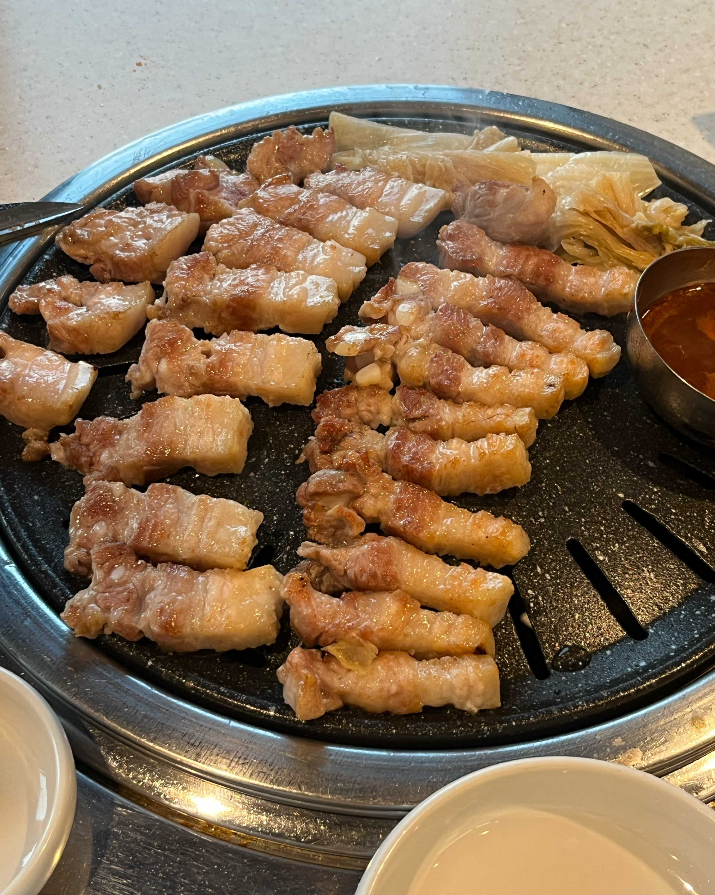 직접 구워주시는 고기 + 노을 뷰 + 맛도리 반찬 - 제주 맛집 고이정 애월흑돼지 보리짚불구이