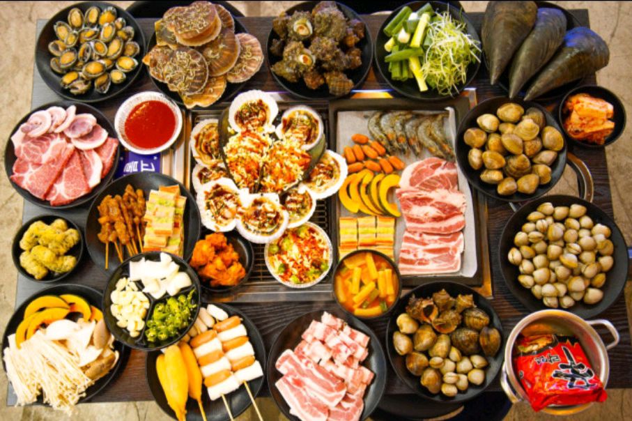 지인들과 신선한 조개구이를 맛있게 먹었어요. 고기도 맛있고 셀프바도 다양하고 신선하고 좋아