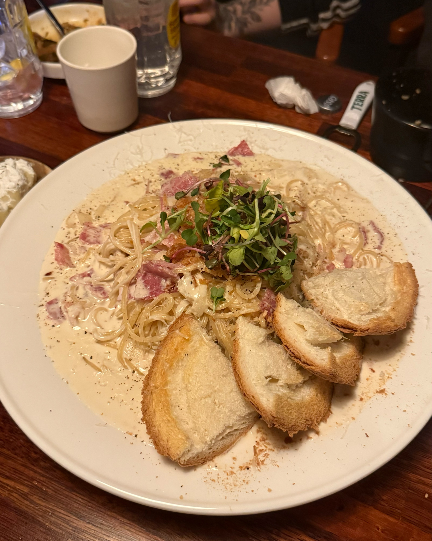 사장님이 맛있고 메뉴가 잘생겼슴다 대화하기 좋고 직원들도 재밌으니까 다들 놀러오세요~~!!
