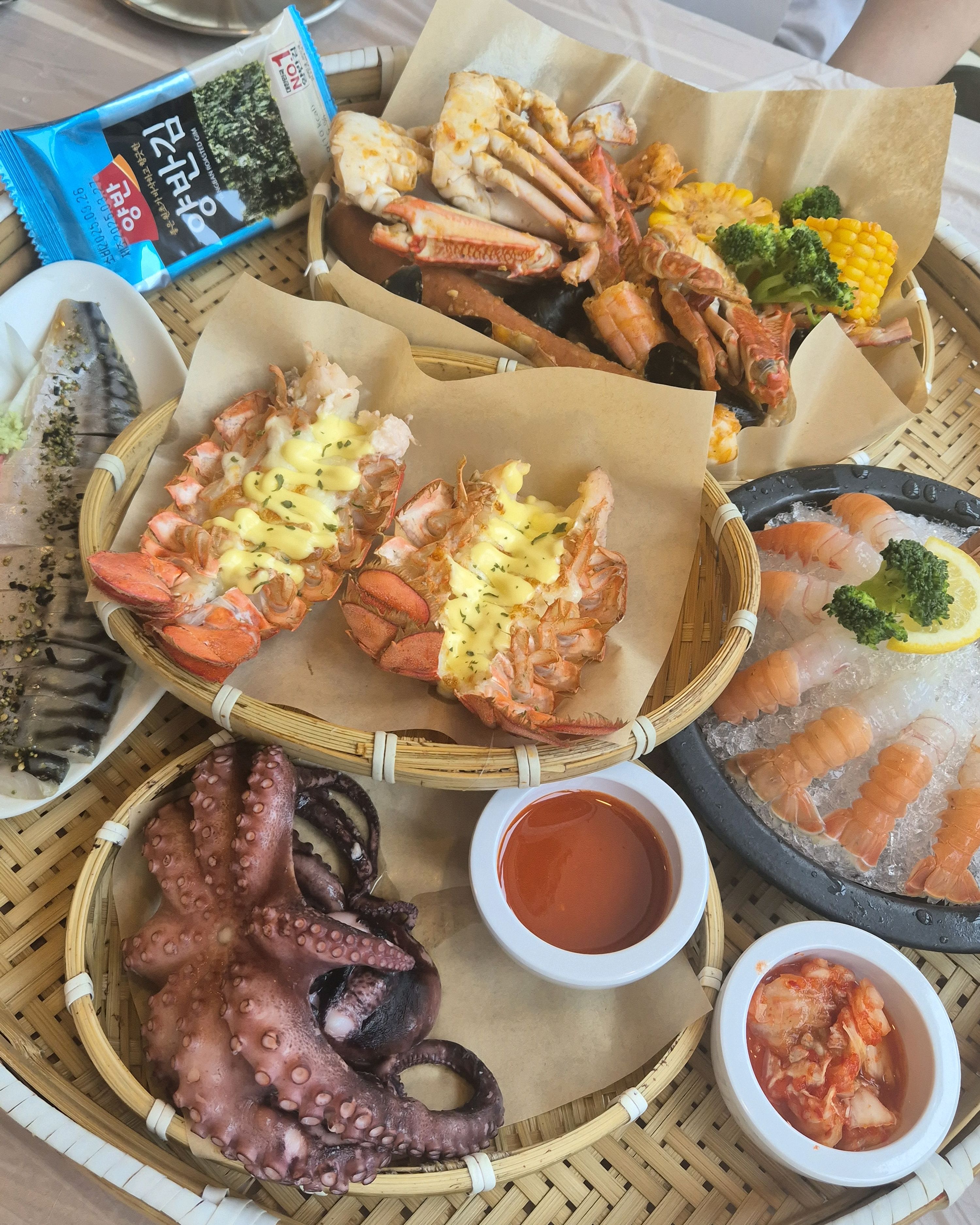 넘넘 맛있구 인테리어도 예뻐요~! 데이트 장소로 추천합니다👍🏻👍🏻 - 제주 맛집 더비치크랩 제주협재점