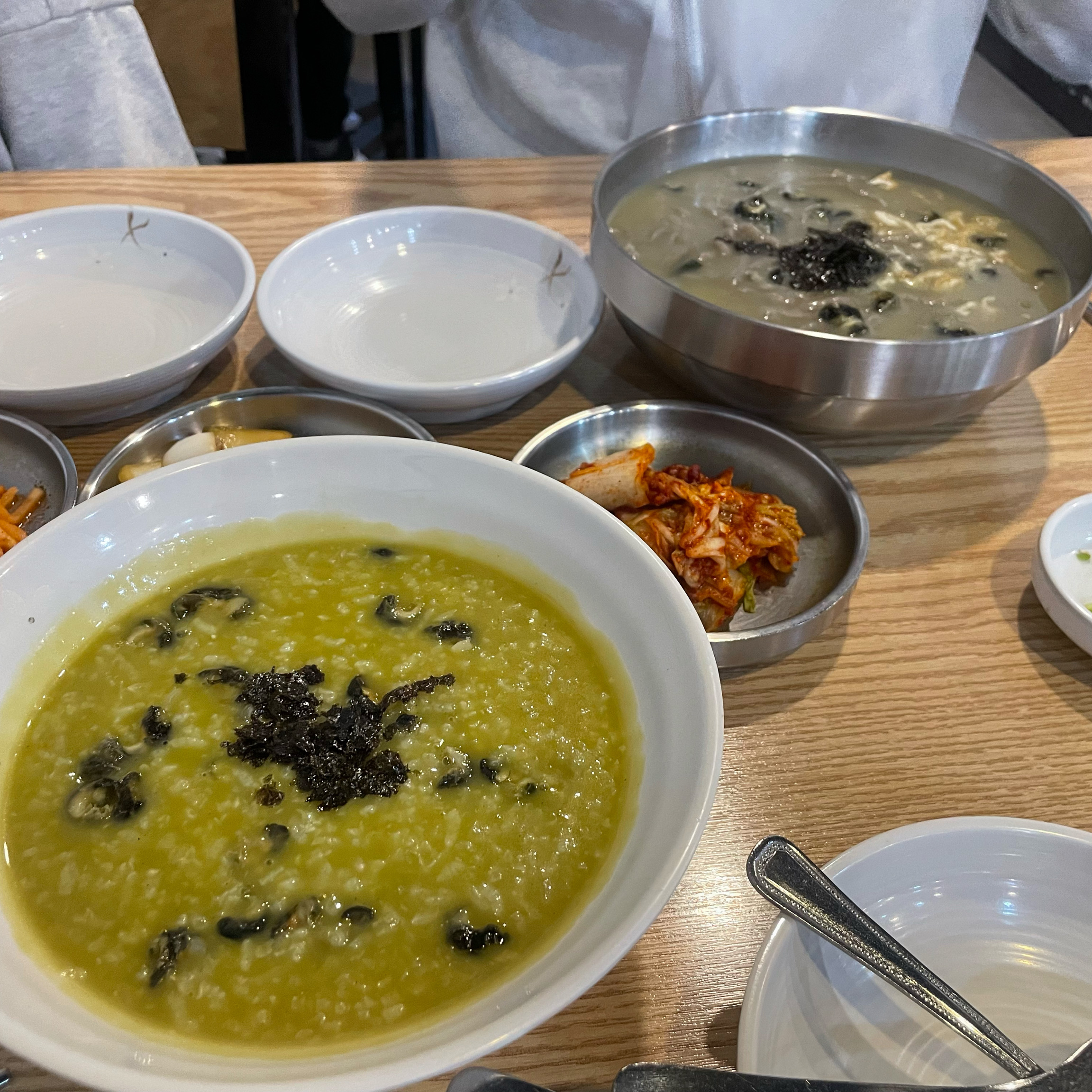 서귀포쪽 가면 꼭 들리는 곳. 여전하네요 bb - 제주 맛집 중문수두리보말칼국수